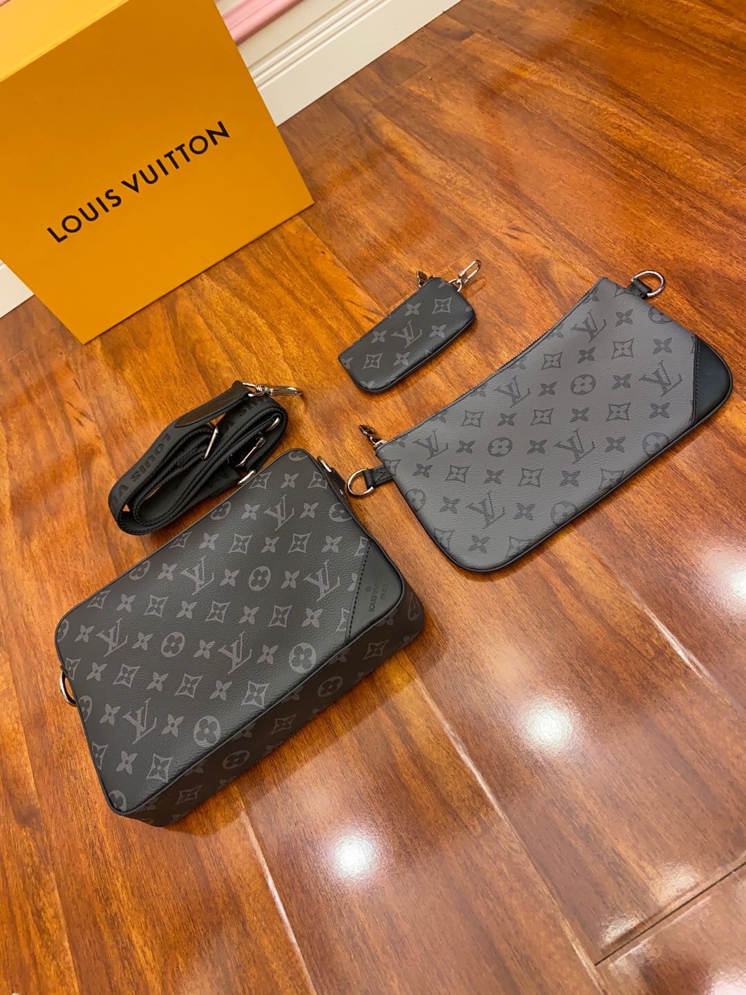 Túi Nam Louis Vuitton Trio Messenger M69443