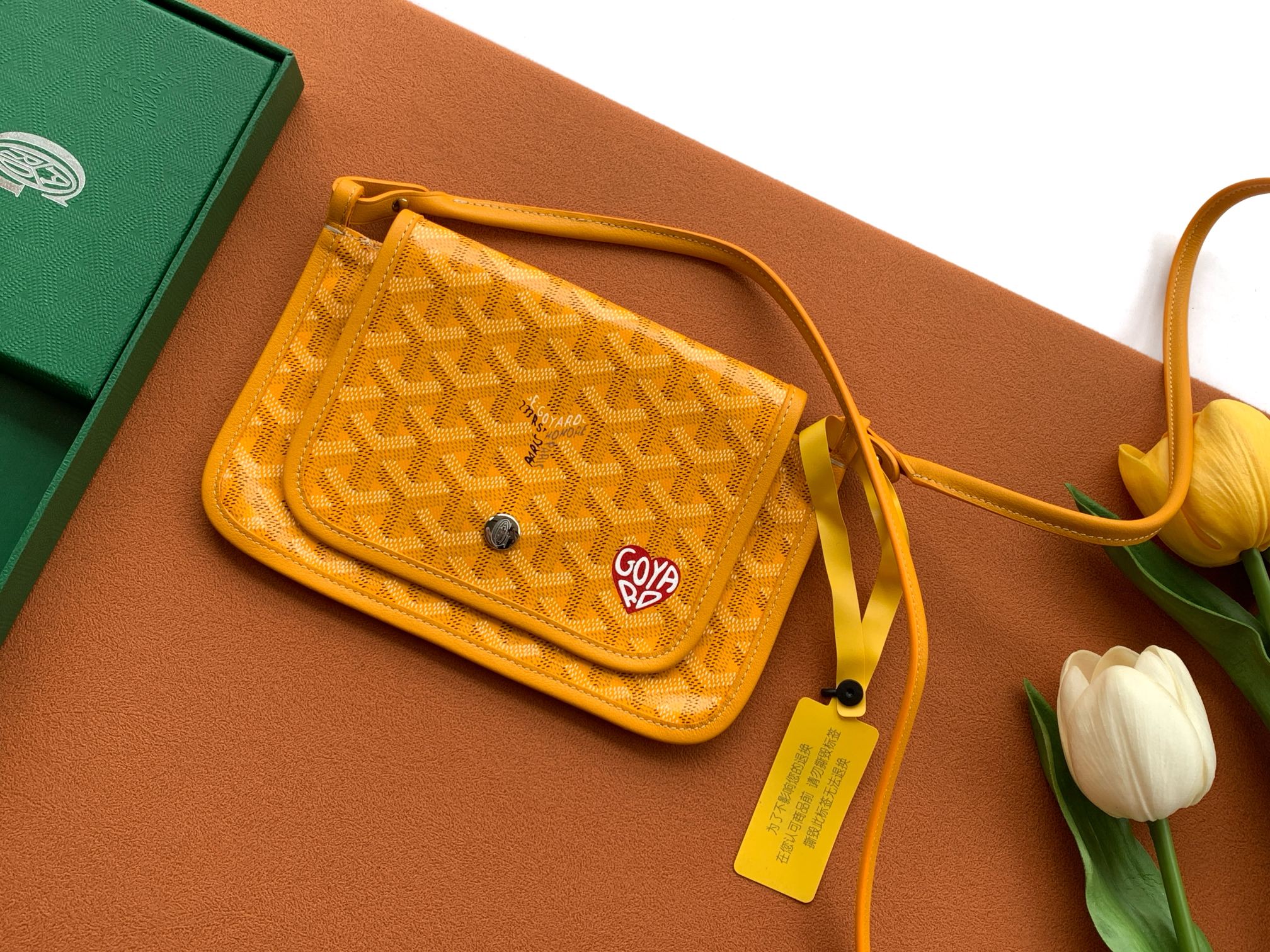 Goyard Plumet 8015 (yellow)