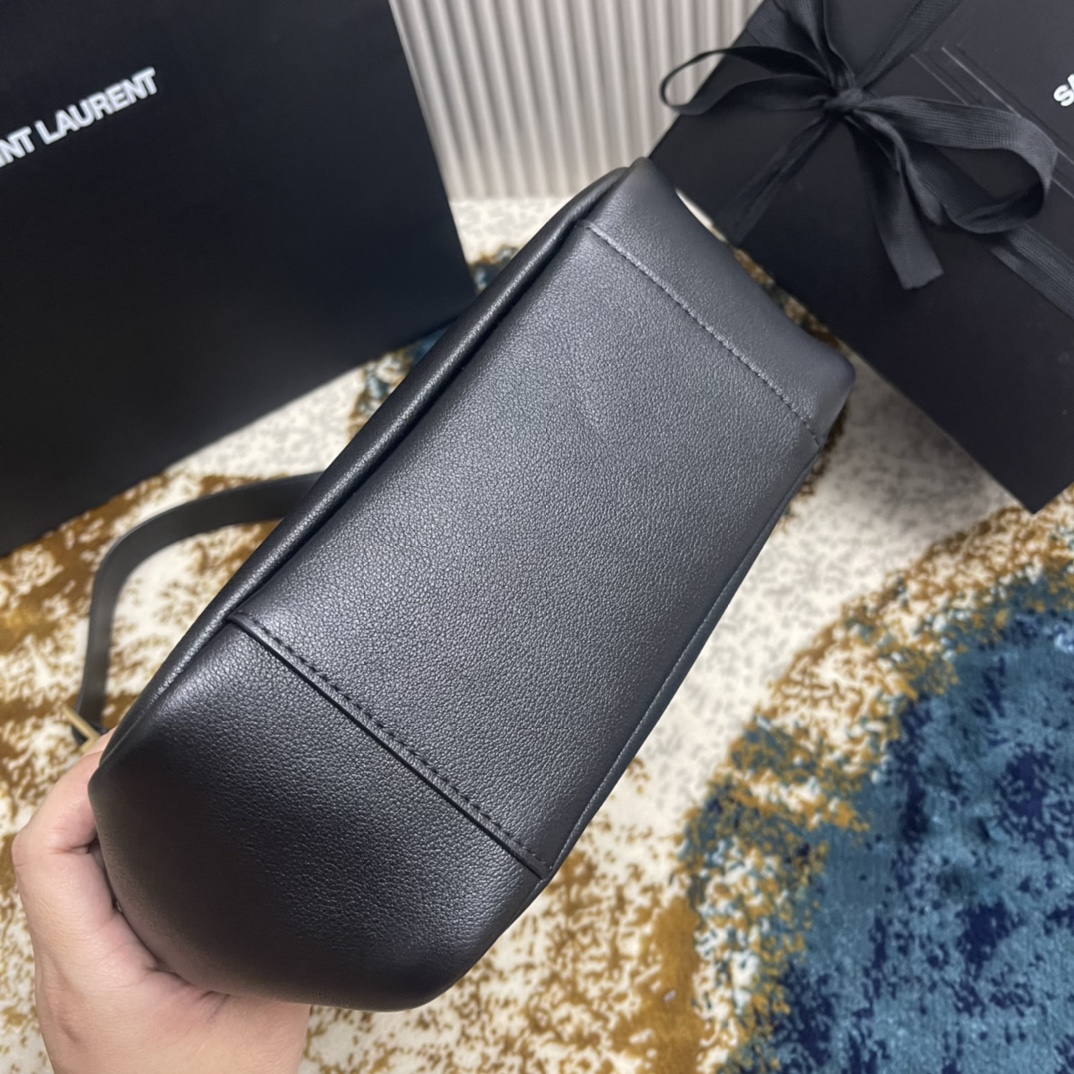 Túi xách YSL LE 5À7 HOBO màu đen 713938