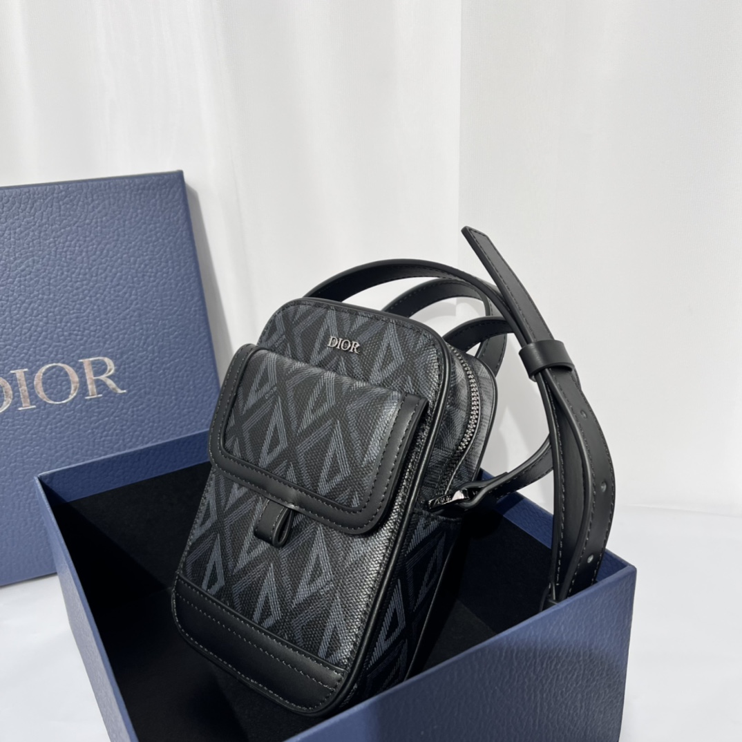 Túi Xách Nam Dior Hit the Road Màu Đen 9945