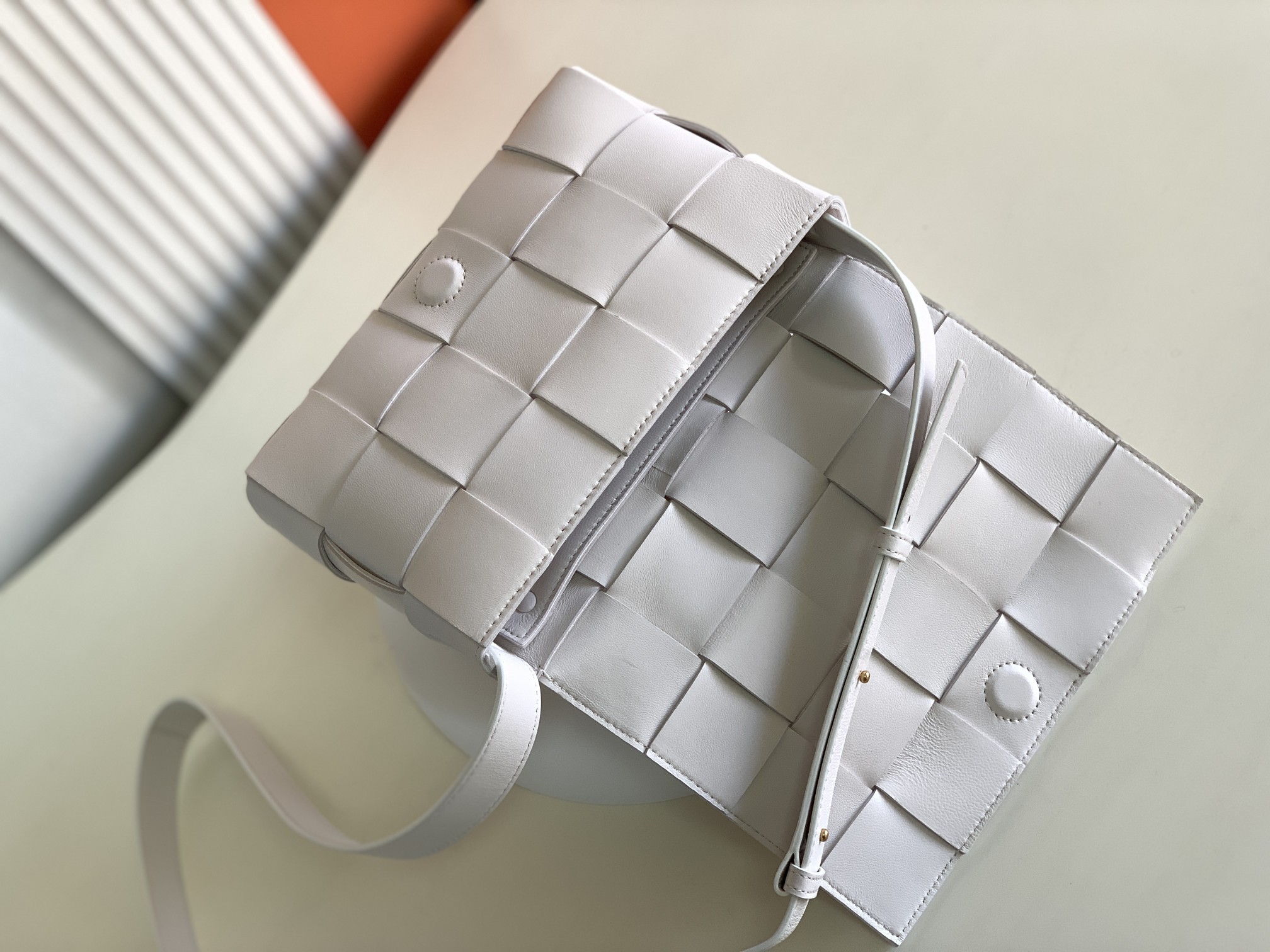 Bottega Veneta Cassette Màu Trắng