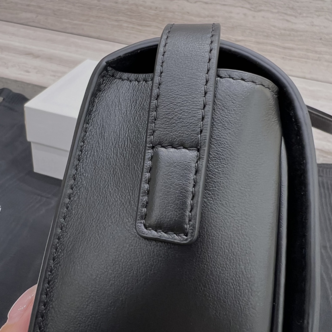 Túi Xách Nữ Folco Cuir Triomphe 198263 Màu Đen 