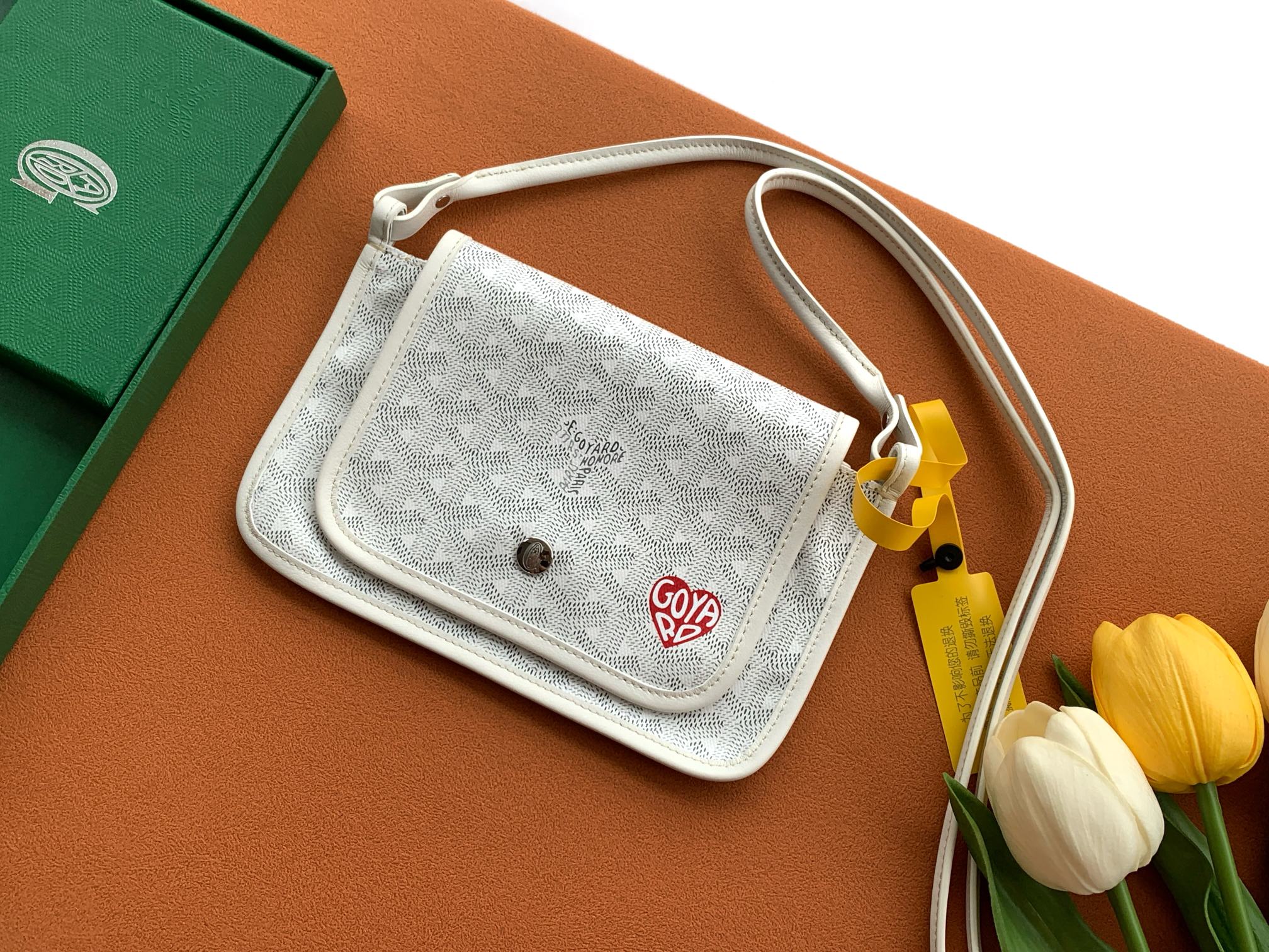 Goyard Plumet 8015 (white)