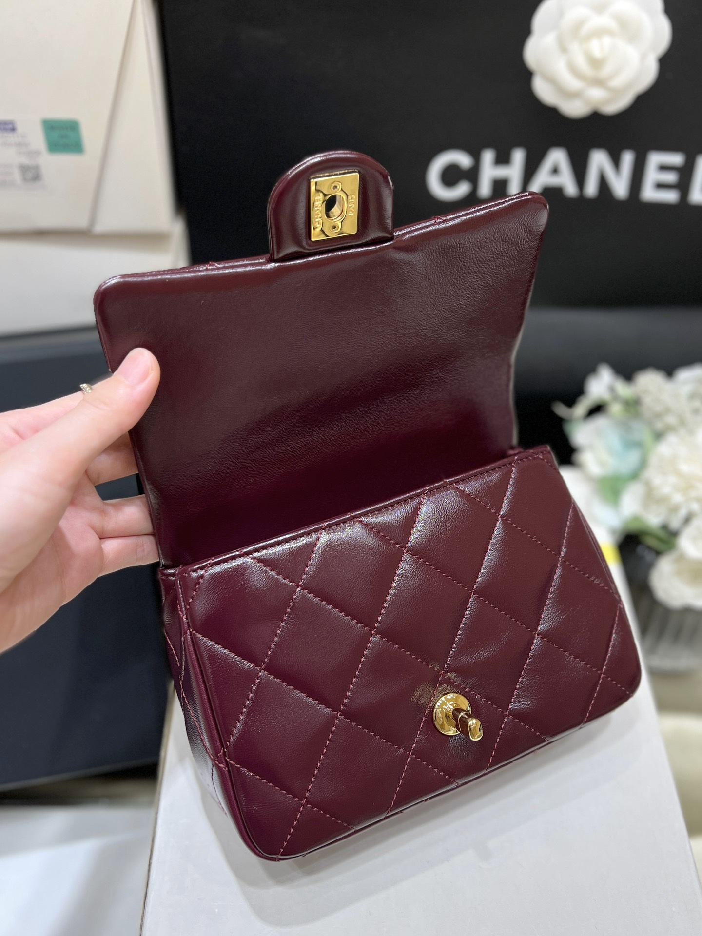 Túi Xách Chanel 24B Mini Flap with Top Handle Màu Đỏ Đô AS5032 