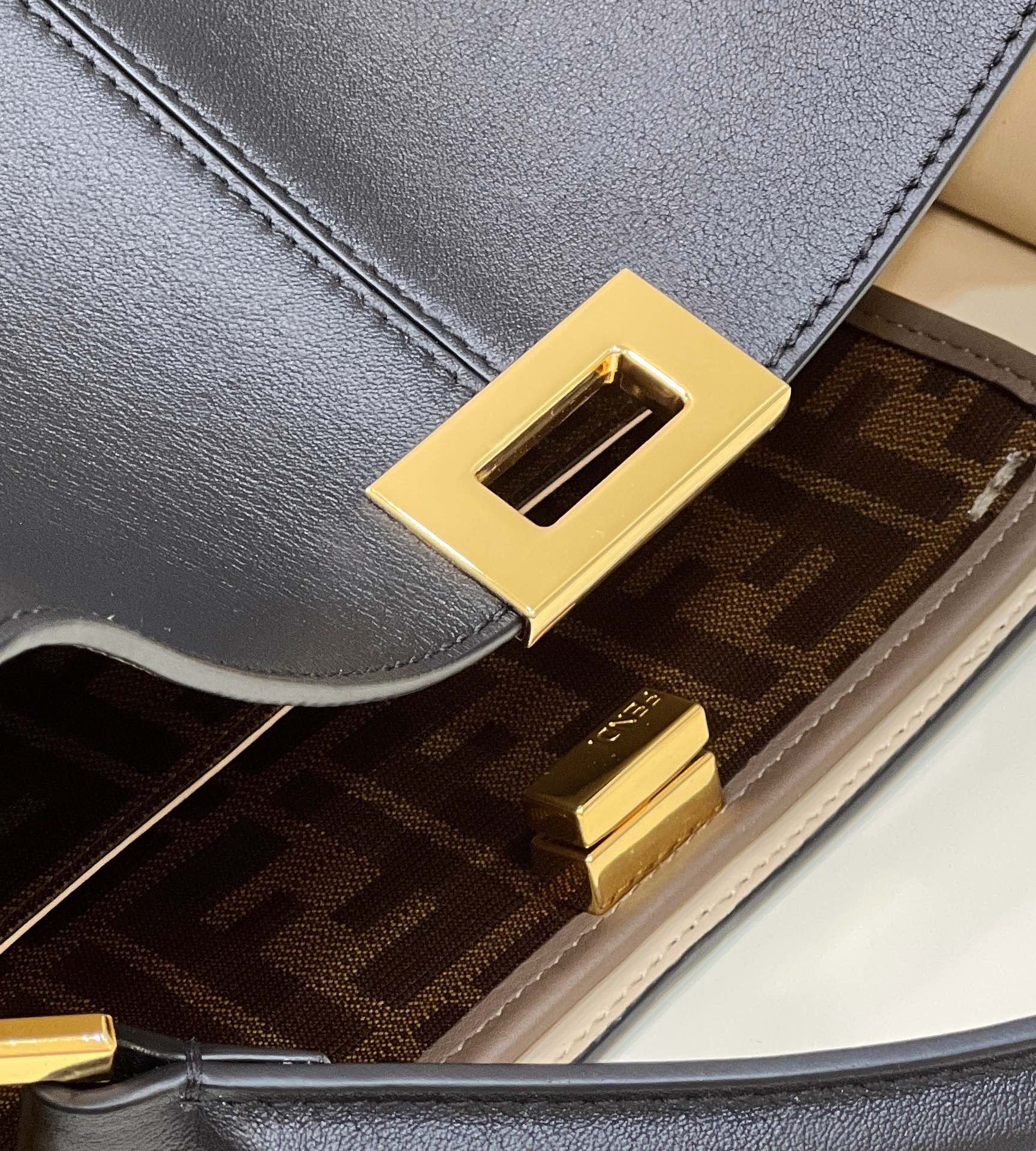 TÚI XÁCH NỮ FENDI 304S