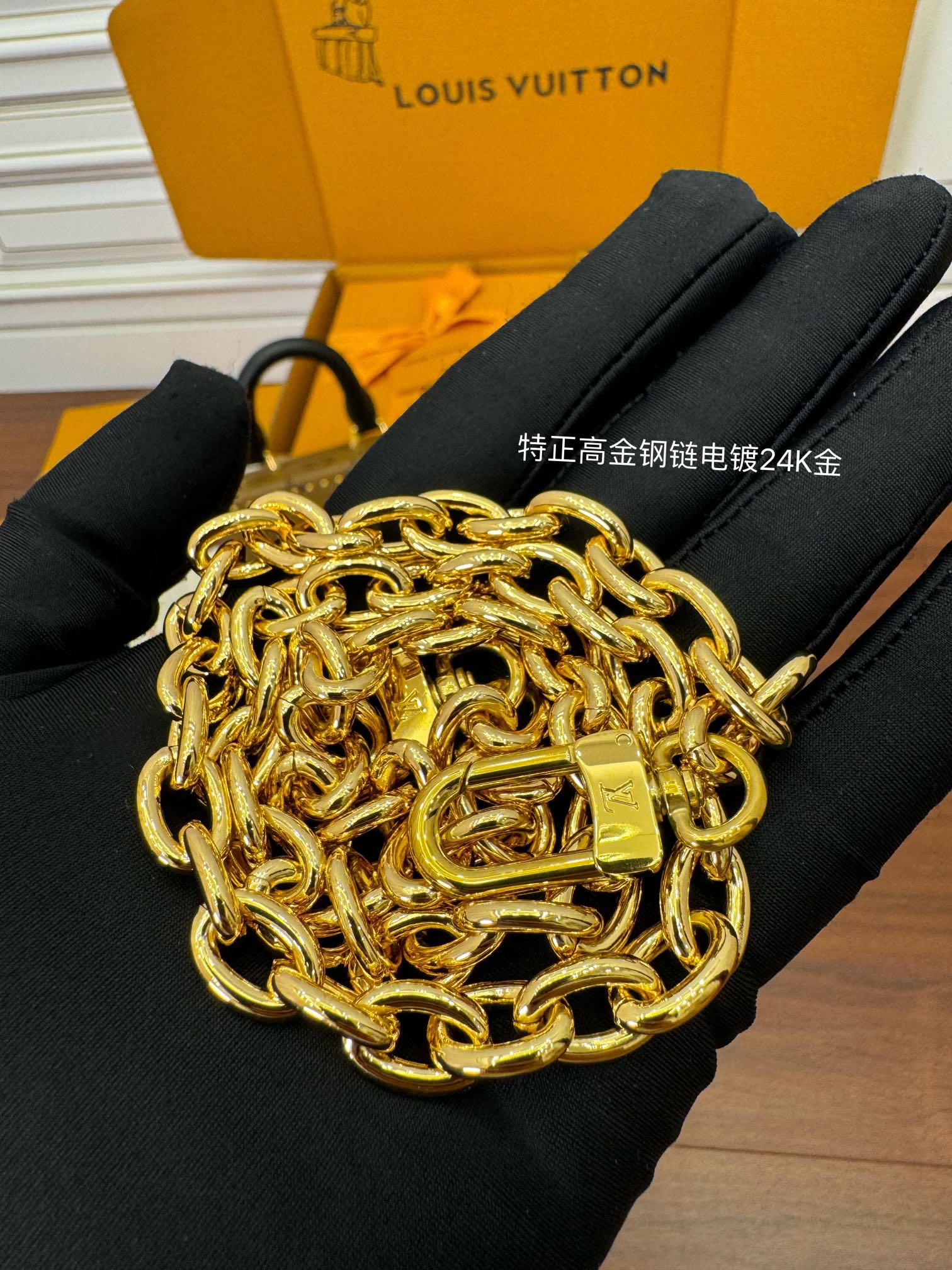 Túi Đựng Điện Thoại Louis Vuitton LV M82465 Camera Box Màu Nâu Vàng N-HM