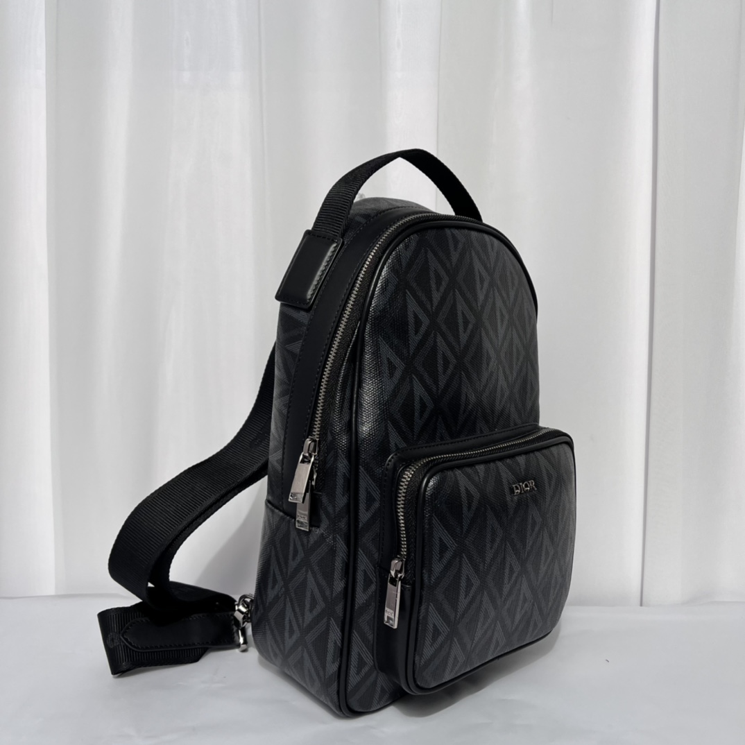 Túi Đeo Chéo Nam Dior Diamond Màu Đen 9927