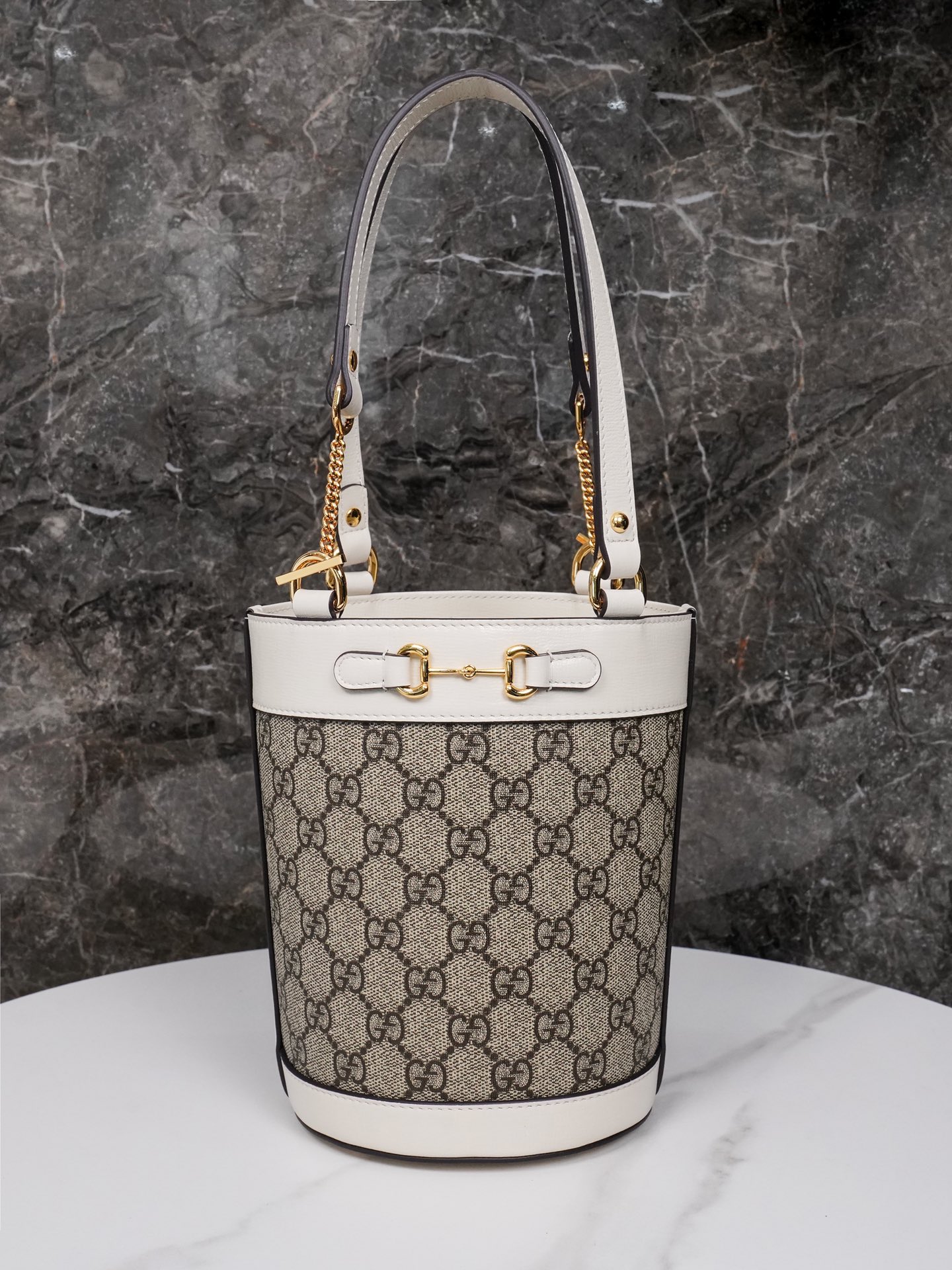 GG Supreme 637115 (White) 