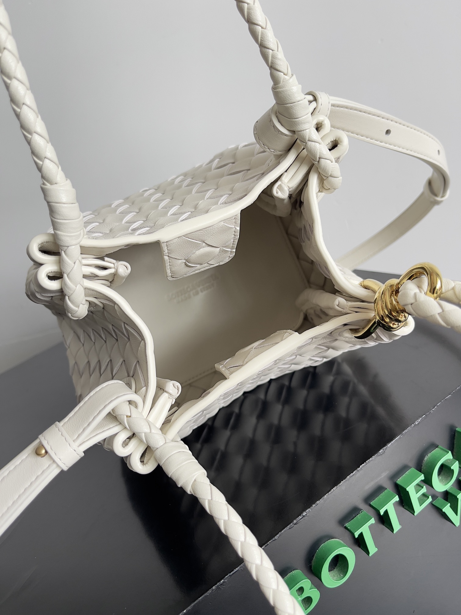 Túi xách nữ bottega veneta màu be 6569