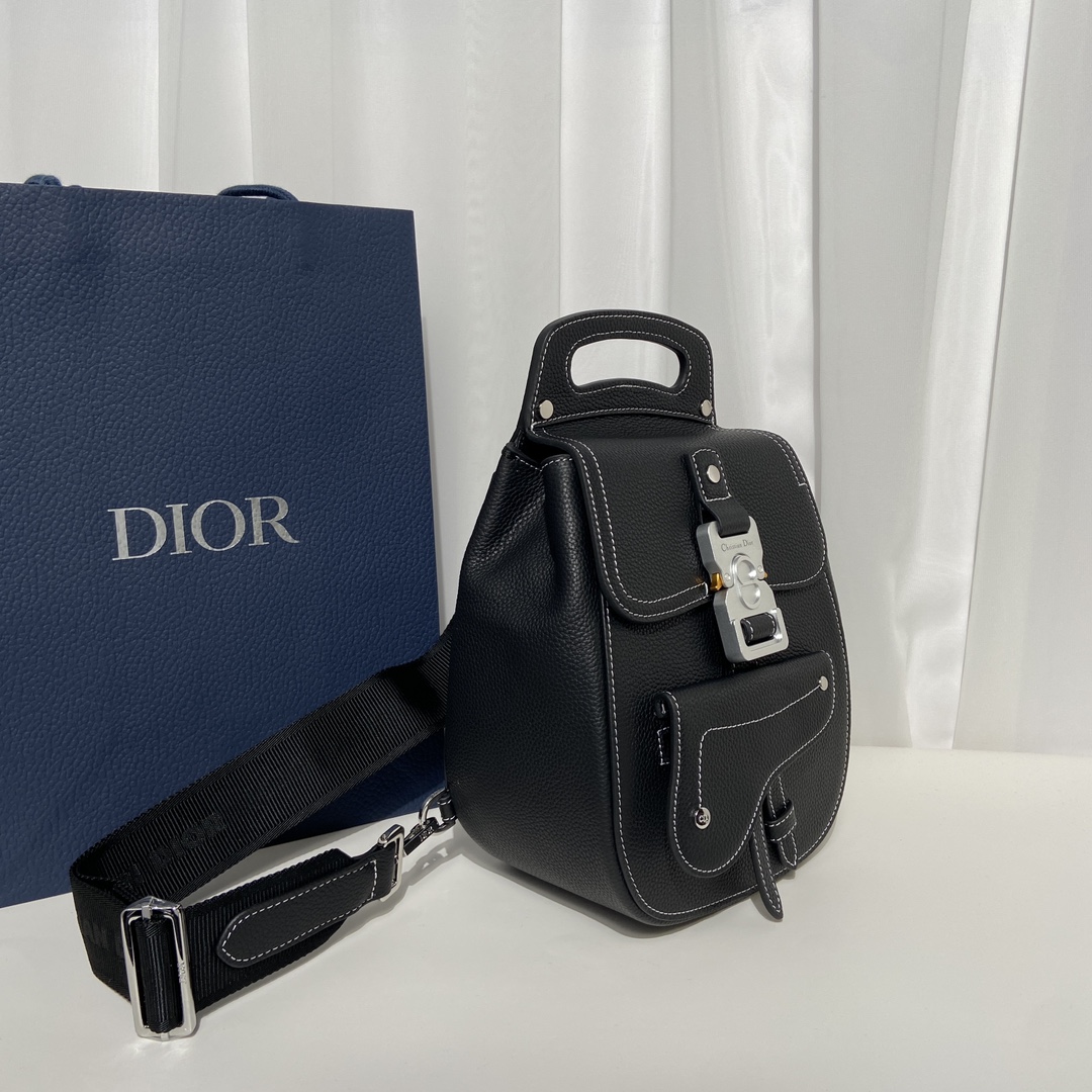 Túi đeo chéo Nam Dior Diamond Màu Đen 9225