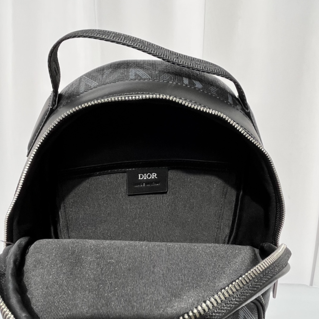 Túi Đeo Chéo Nam Dior Diamond Màu Đen 9927