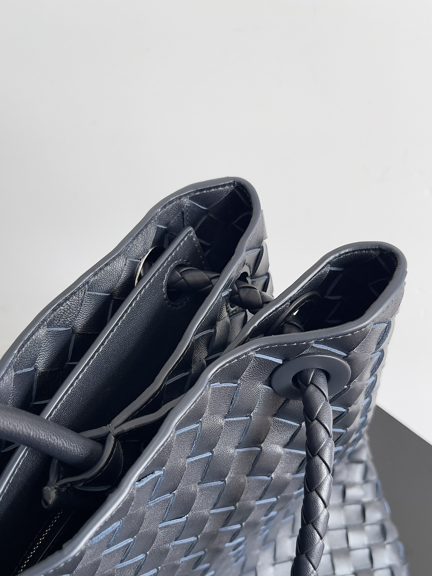 Túi xách nữ bottega veneta màu đen 743575