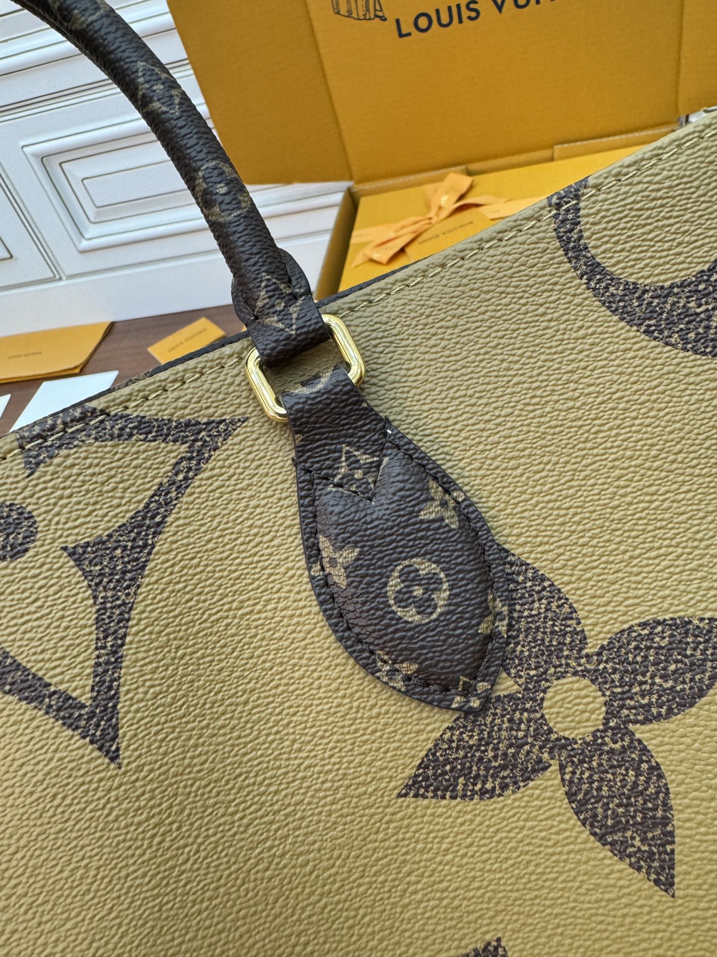 Cabas OnTheGo Voyage M46823 