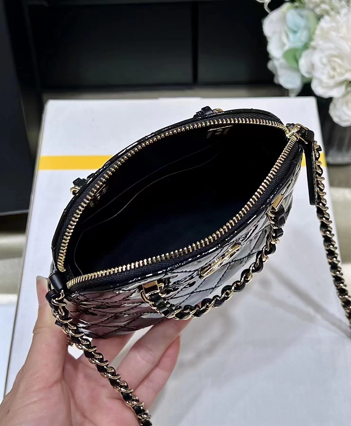 Túi Xách Chanel AP3354 Màu Đen Da Bóng