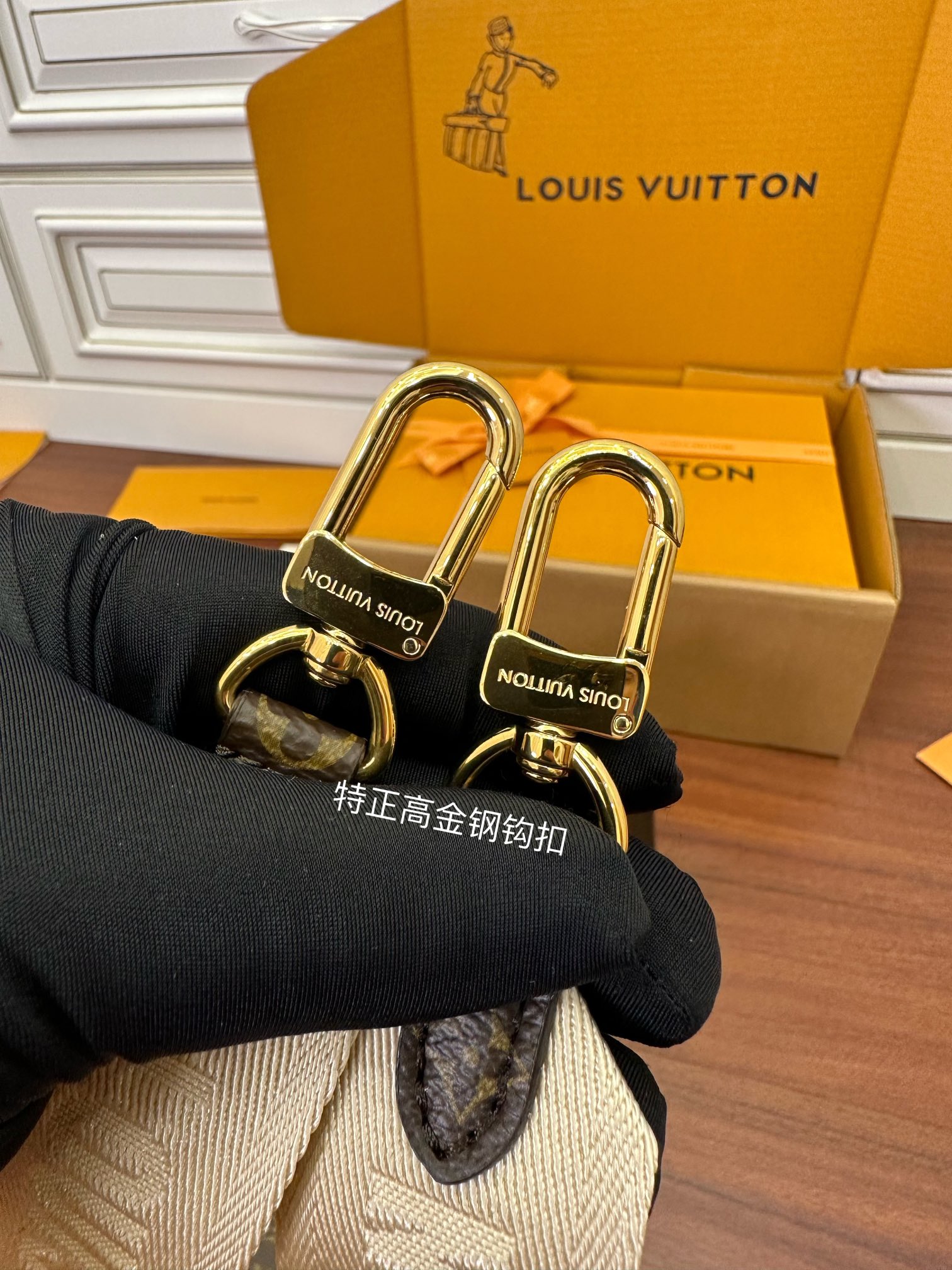 Túi Đeo Chéo Nữ Louis Vuitton LV OnTheGo East West M46653 Màu Nâu N-HM