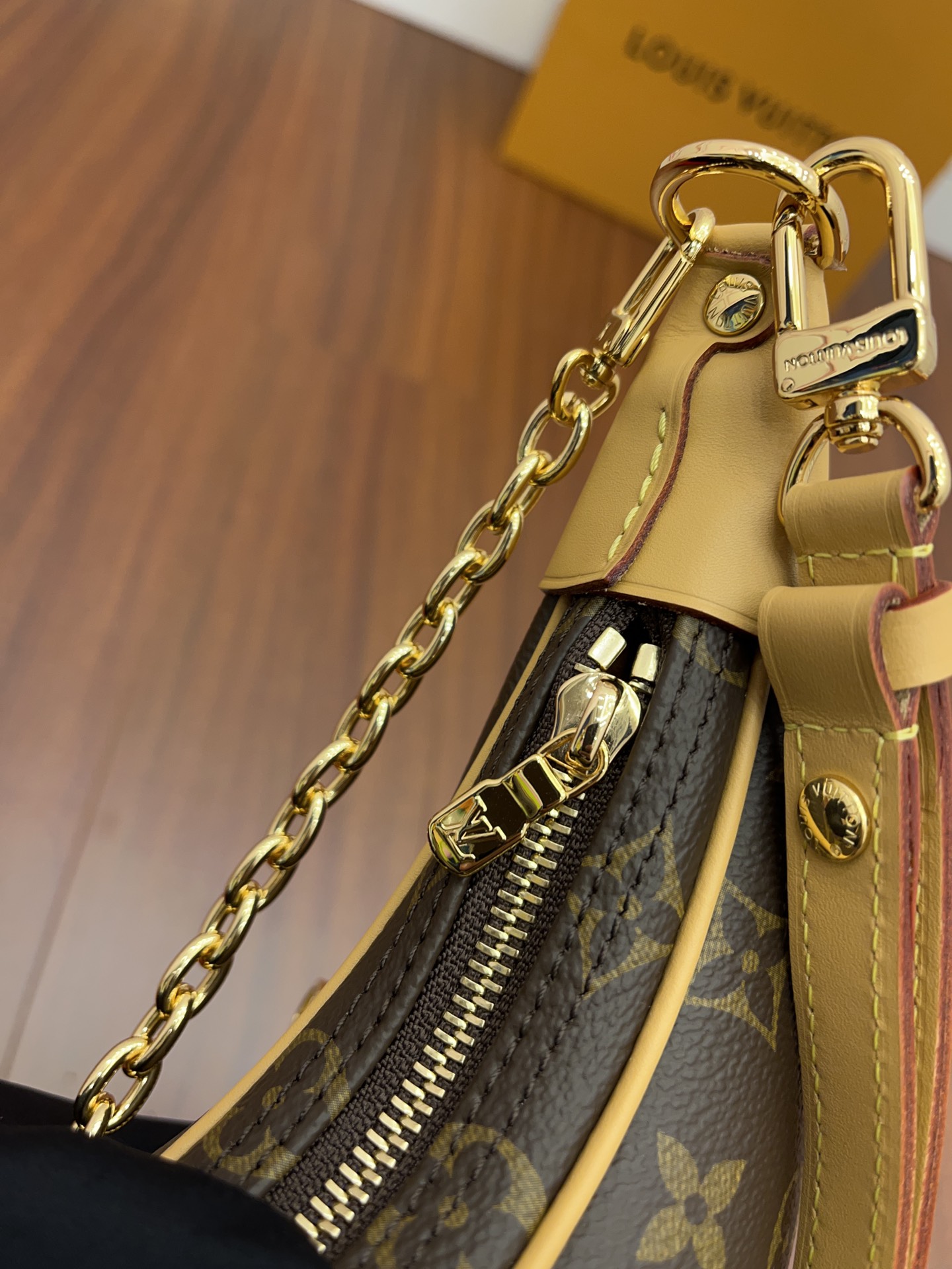 Túi Xách Nữ Louis Vuitton LV Loop M81098 Màu Nâu