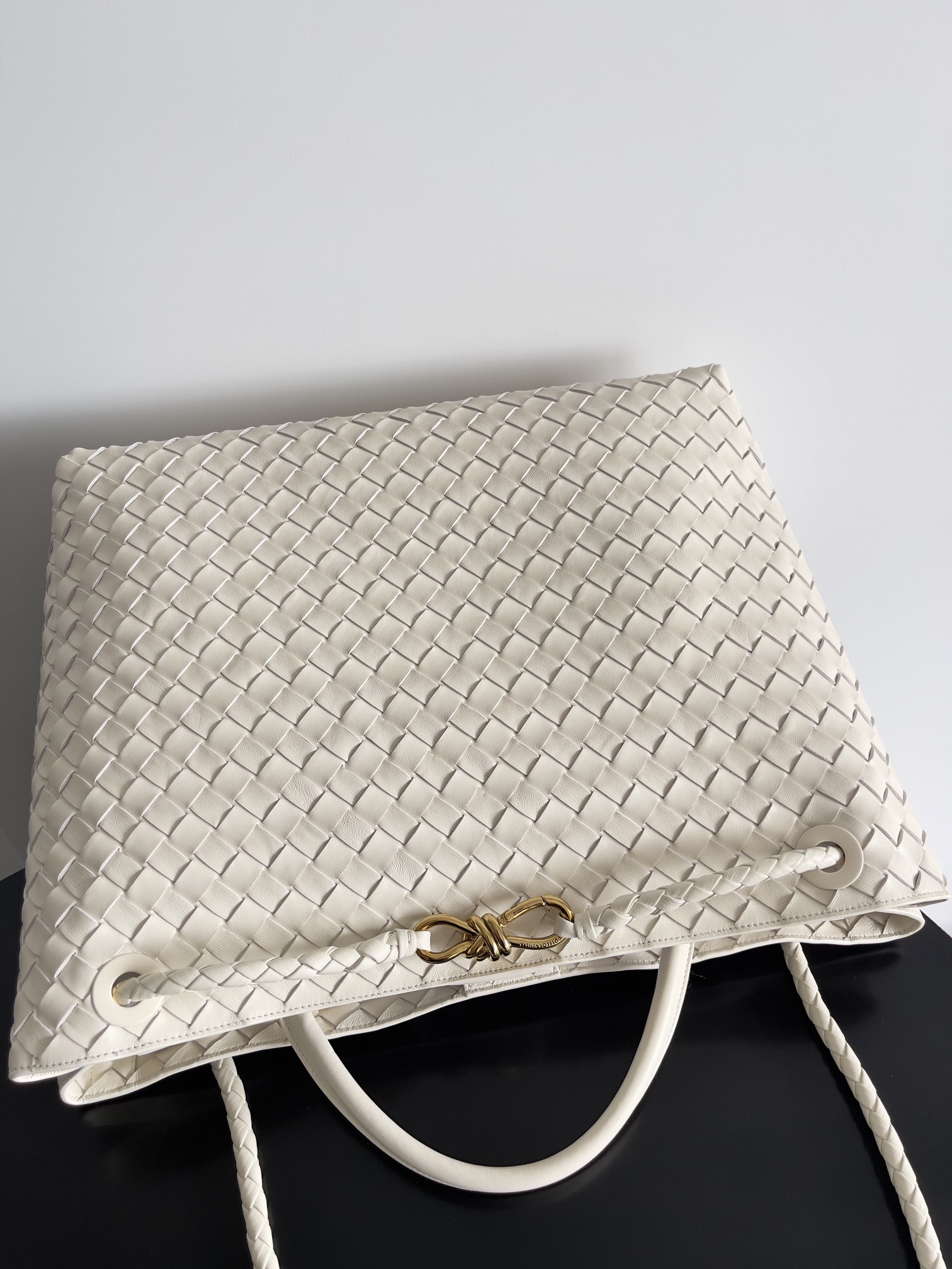 Túi xách nữ bottega veneta màu trắng 743575