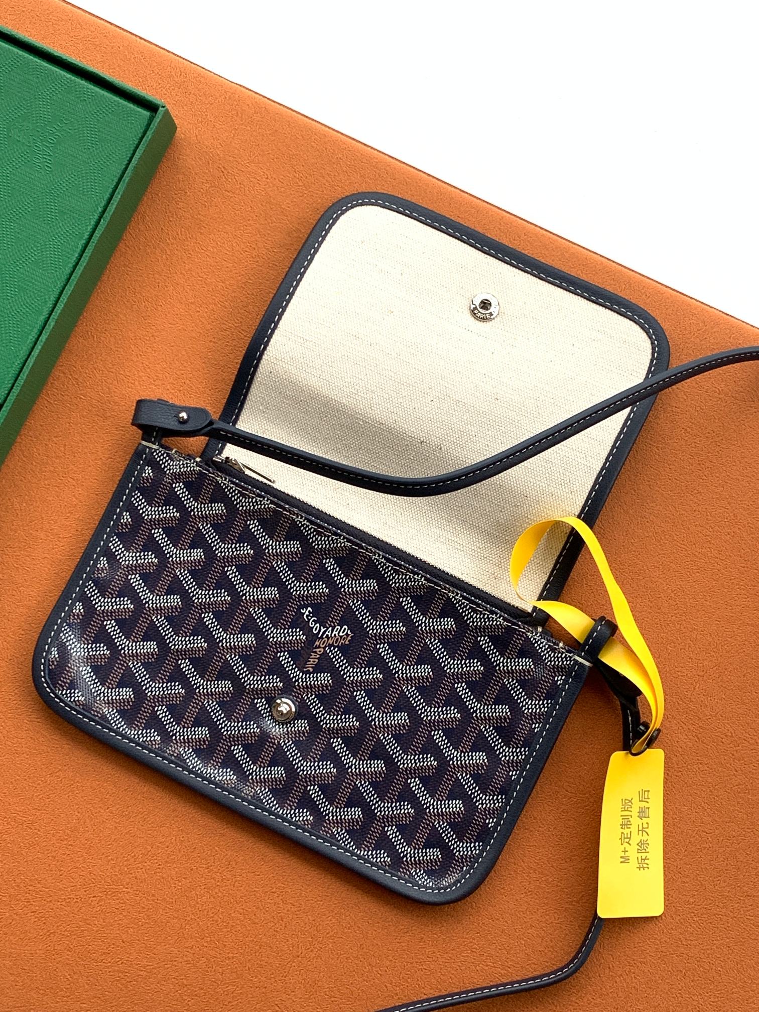 Goyard Plumet 8015 (black)