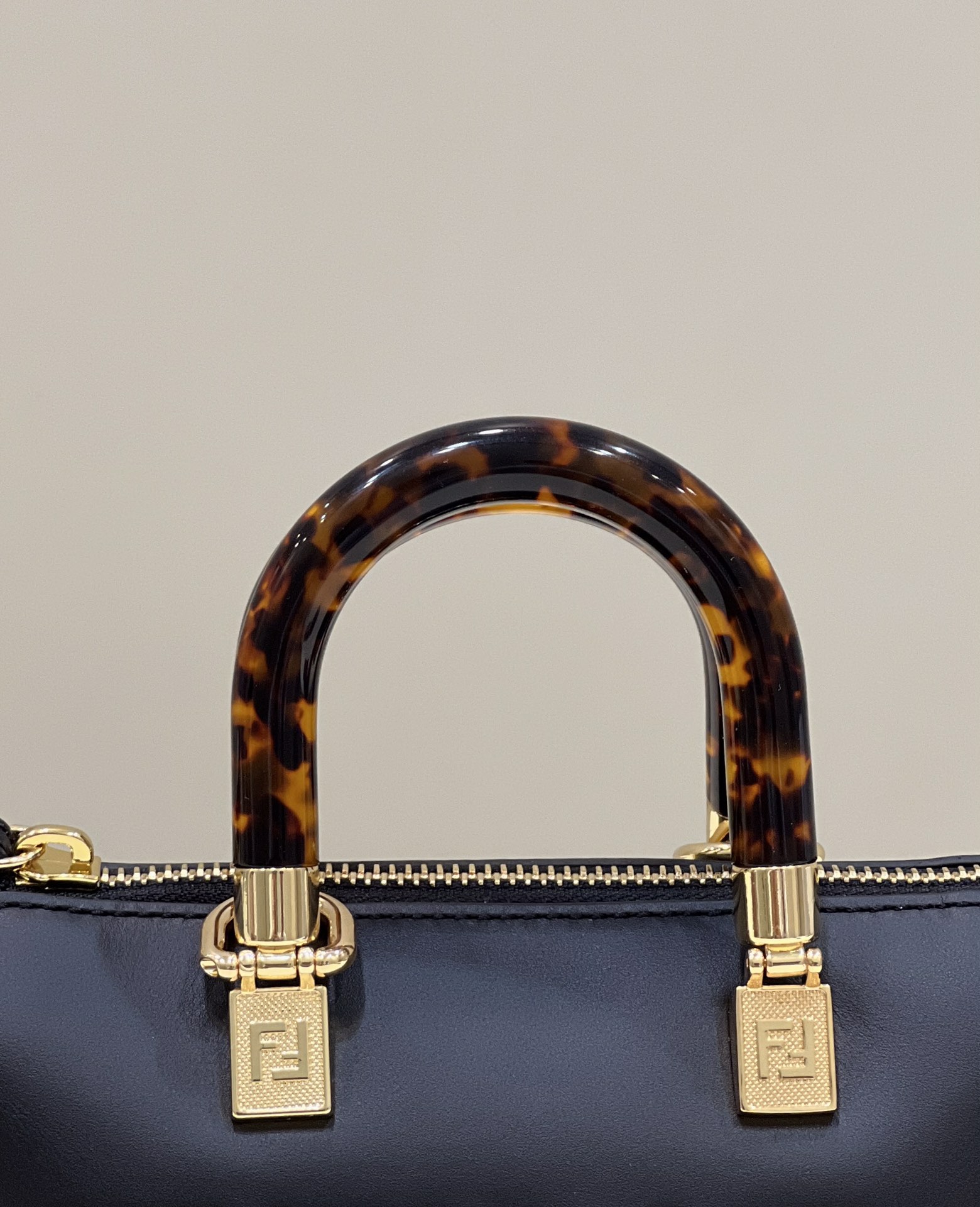 TÚI NỮ BASIC FENDI 8570 