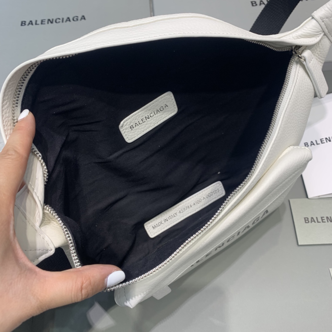 Túi đeo hông BALENCIAGA 180406480 màu trắng 