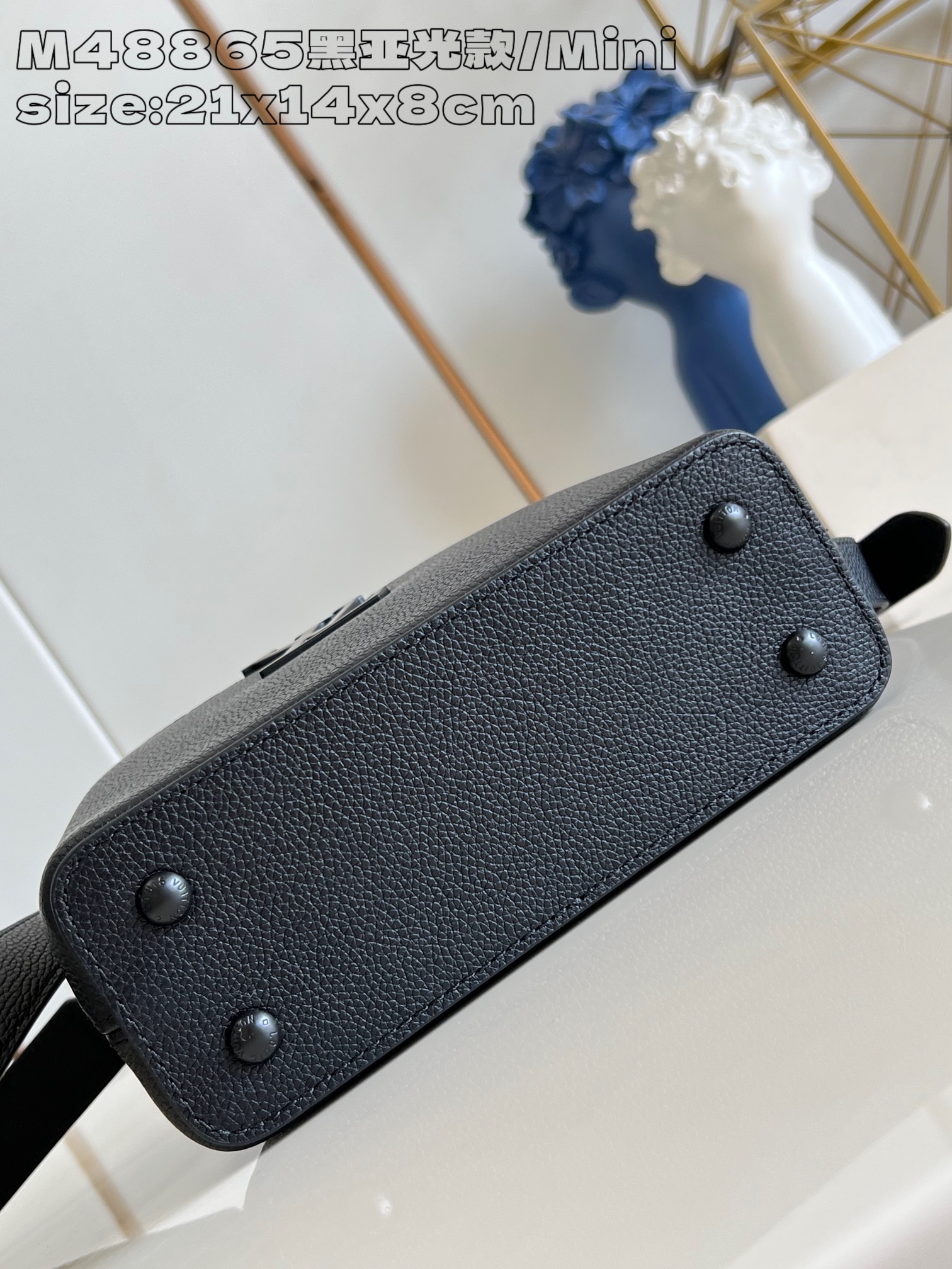Túi Nữ Louis Vuitton Capucines mini M48865 Màu Đen