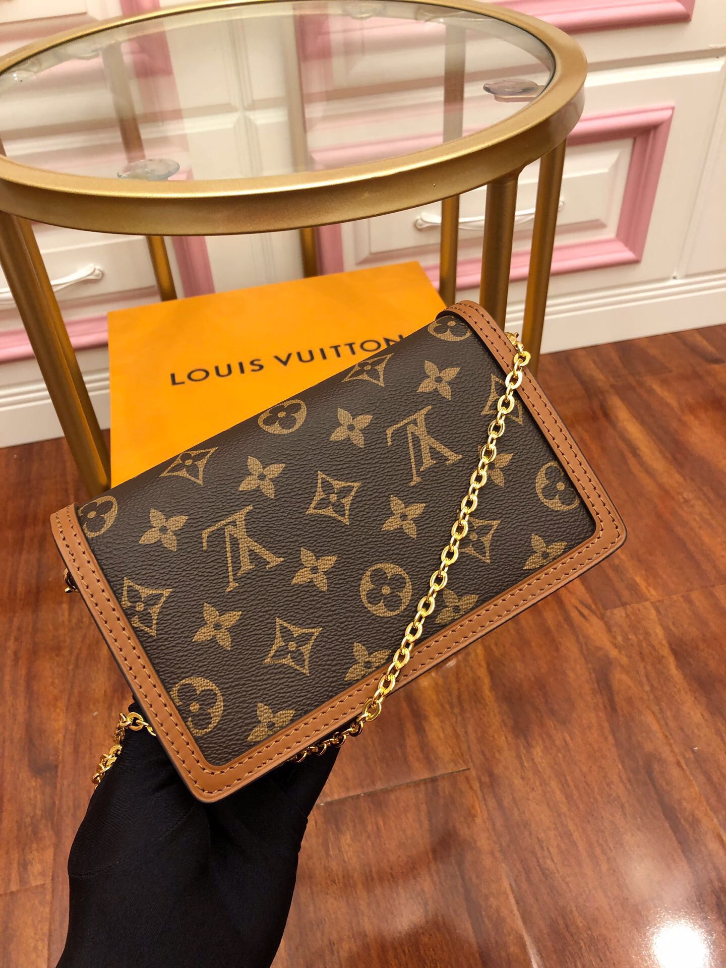 Túi Đeo Chéo Nữ Louis Vuitton LV Dauphine Chain Wallet Monogram Bag M68746 Màu Nâu