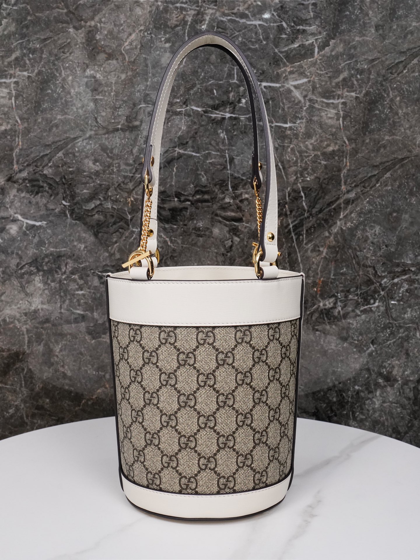 GG Supreme 637115 (White) 