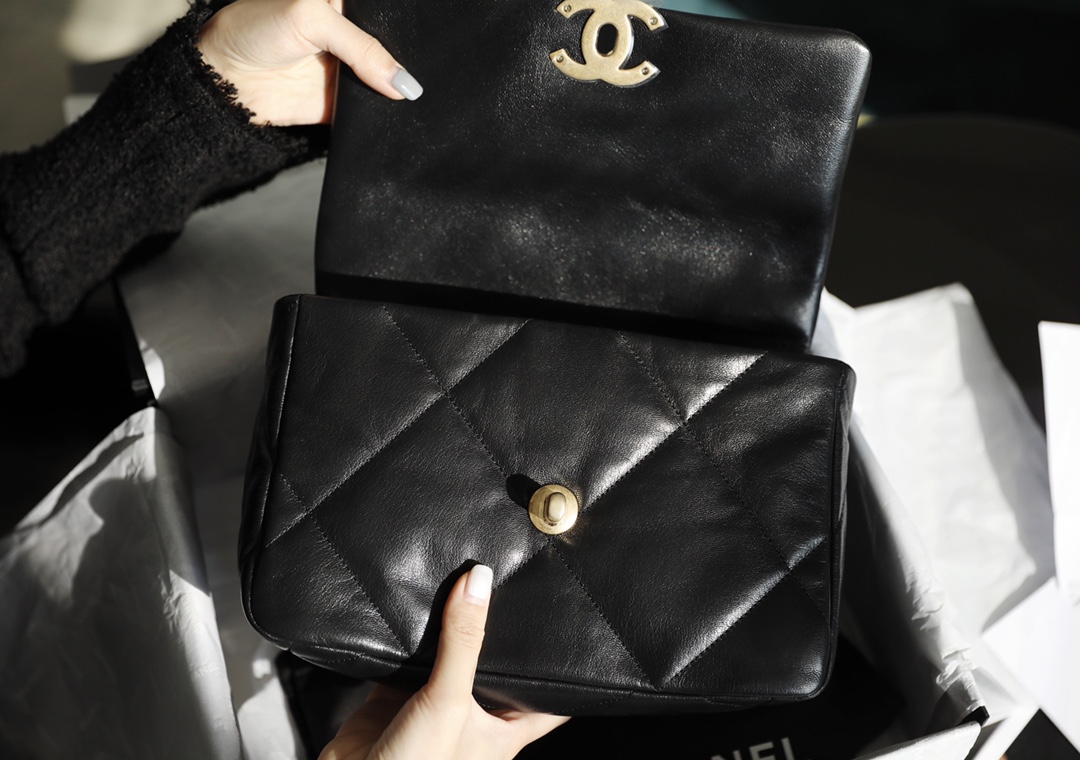 Túi xách Chanel C19 Bag đen 