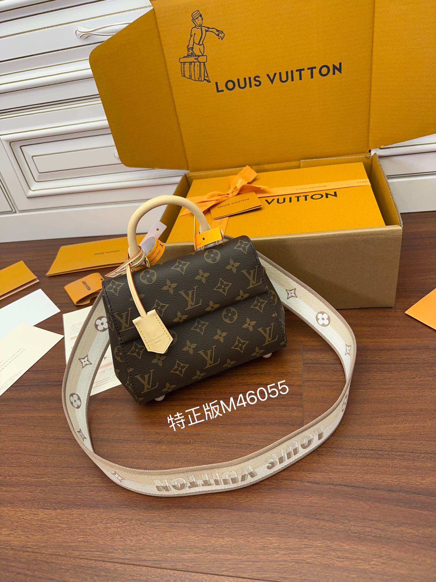 Túi Đeo Chéo Nữ Louis Vuitton LV Cluny Mini M46055 Màu Nâu