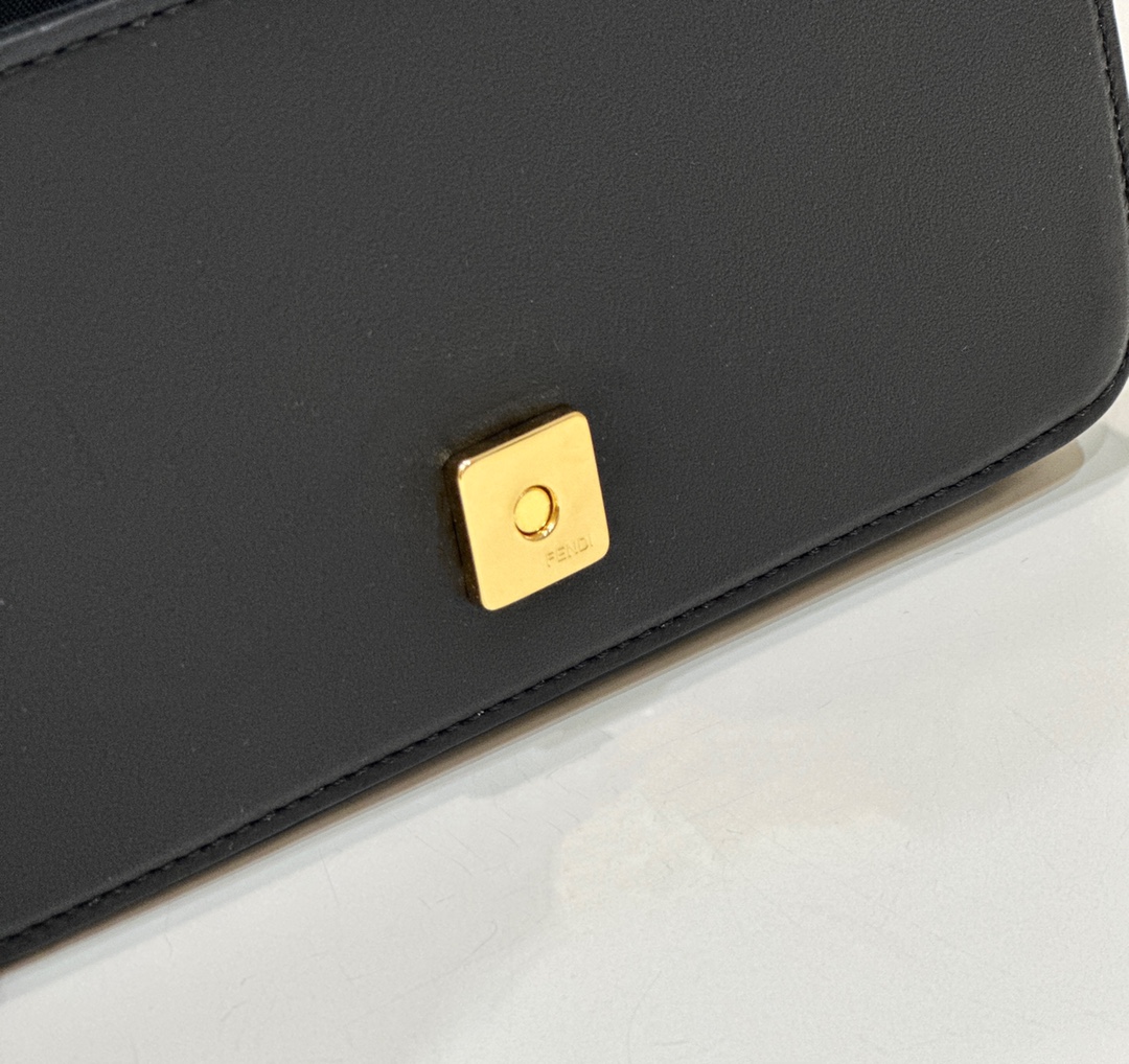 TÚI NỮ BASIC FENDI 8BS076 