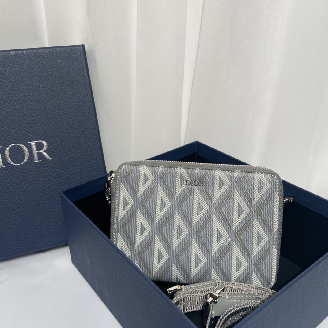 Túi Đeo Chéo Nam Dior Diamond Màu Xám 9921