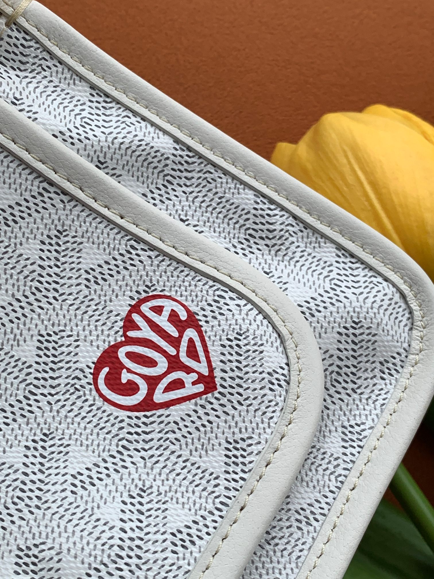 Goyard Plumet 8015 (white)