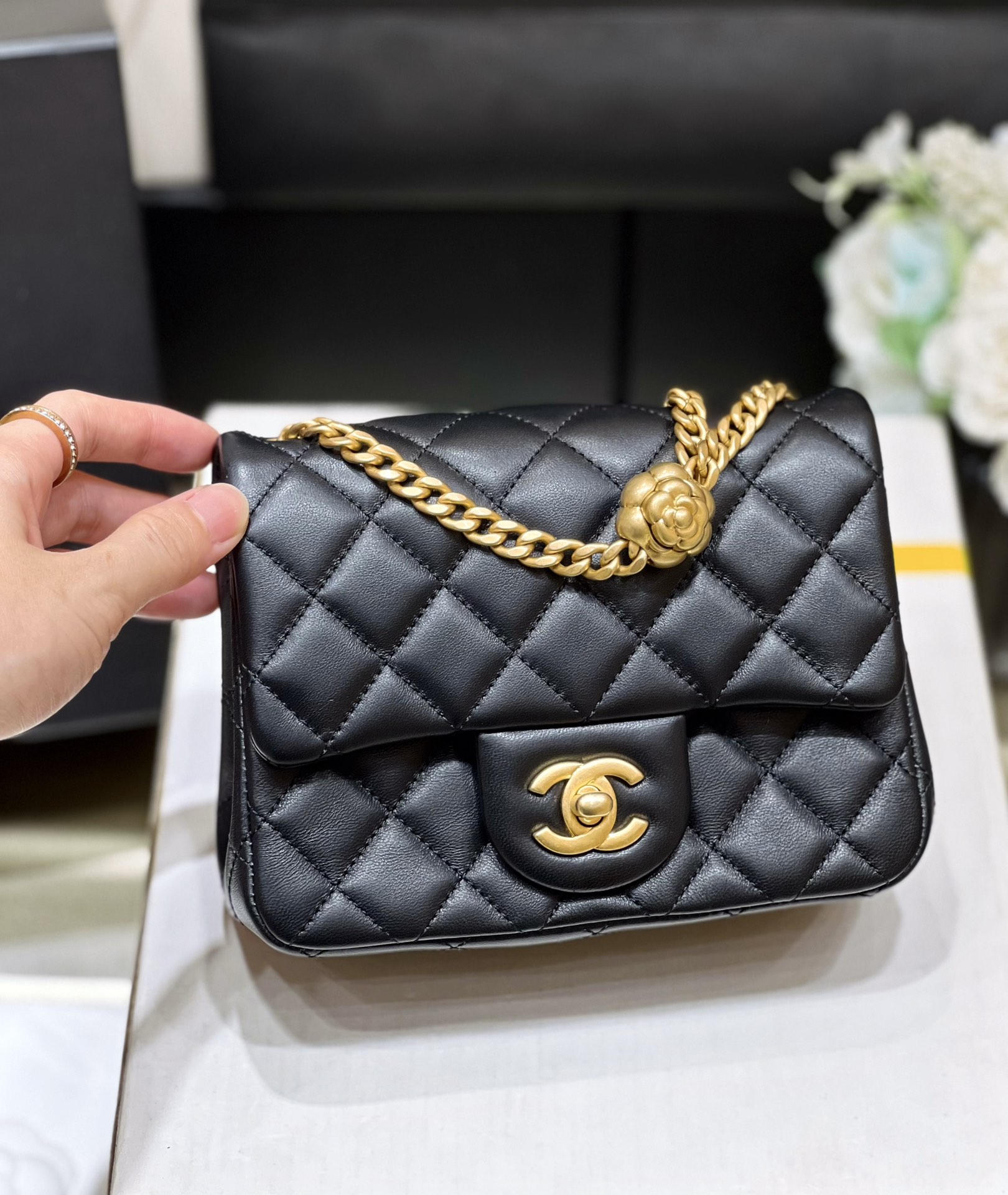 Túi Xách Chanel AS4040 Màu Đen