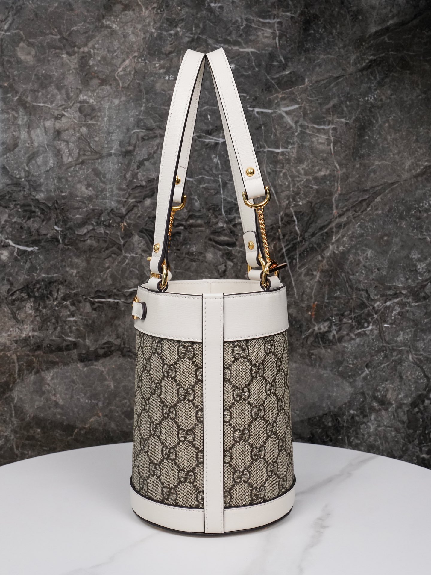 GG Supreme 637115 (White) 