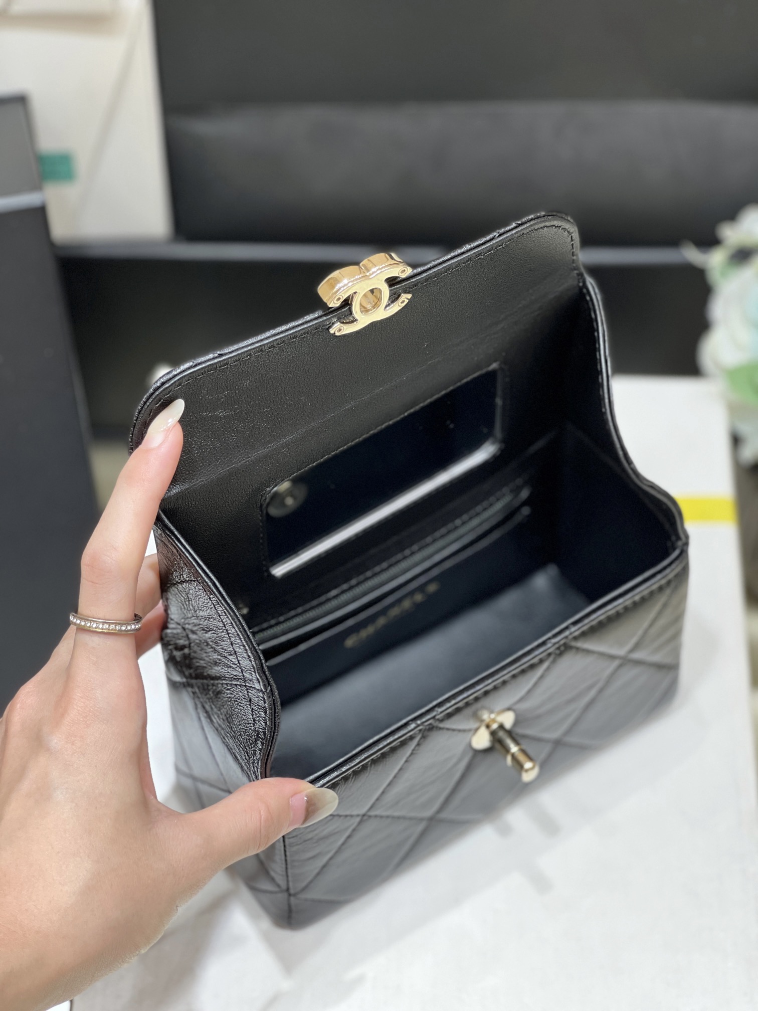 Túi Xách Chanel Bodin AS4469 Màu Đen