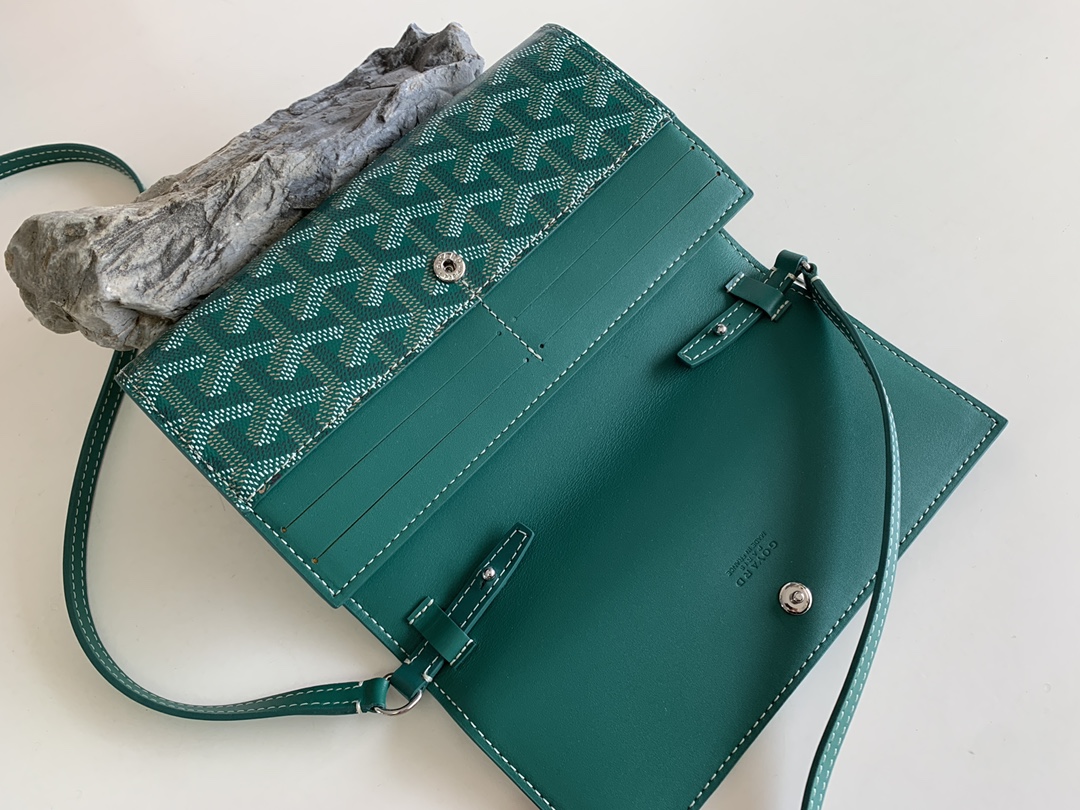 Goyard Varenne M8118 (green)