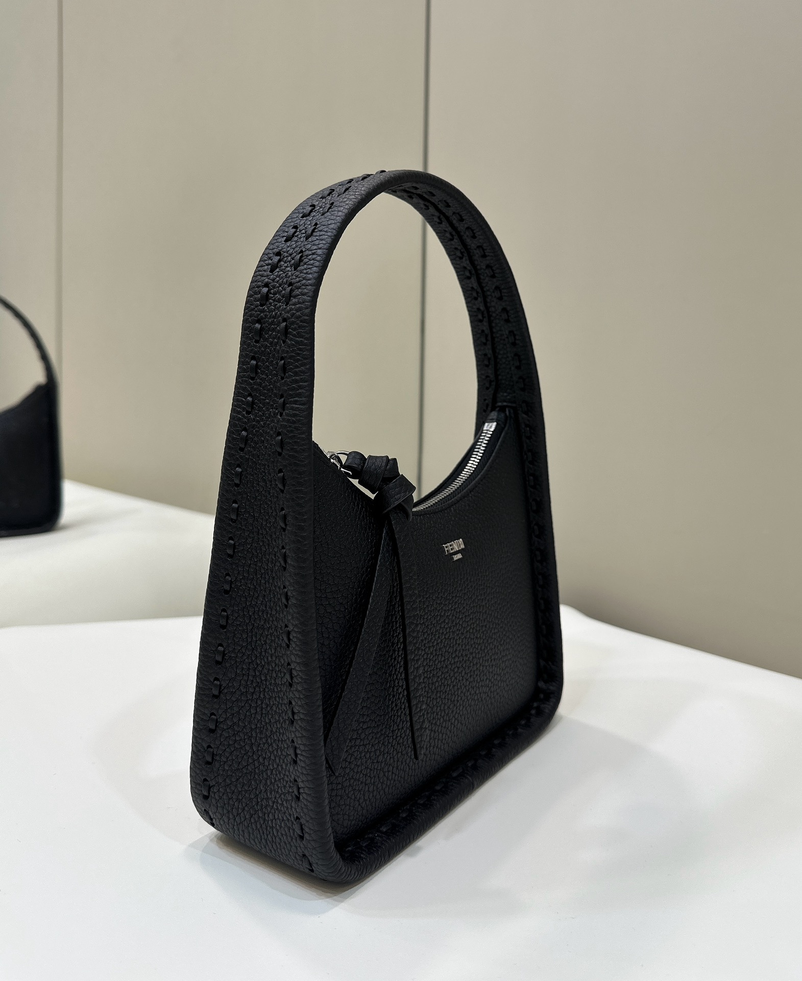 TÚI XÁCH NỮ BASIC FENDI 80165 