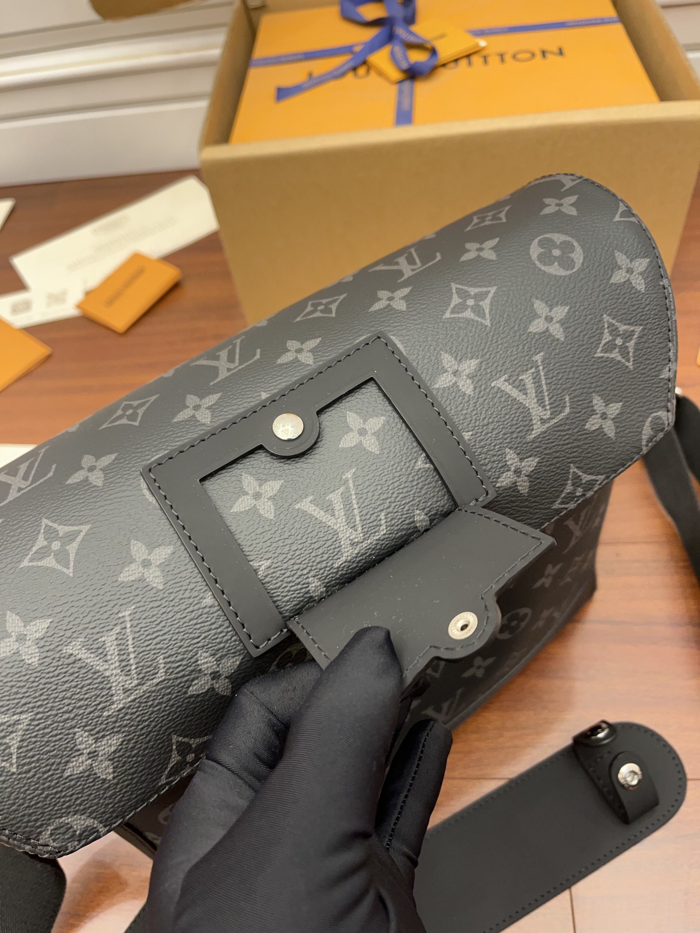 Túi xách Sac Messenger PM VoyagerM40511