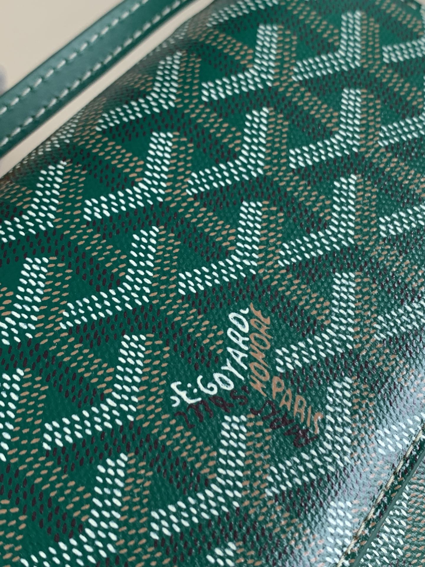 Goyard Varenne M8118 (green)