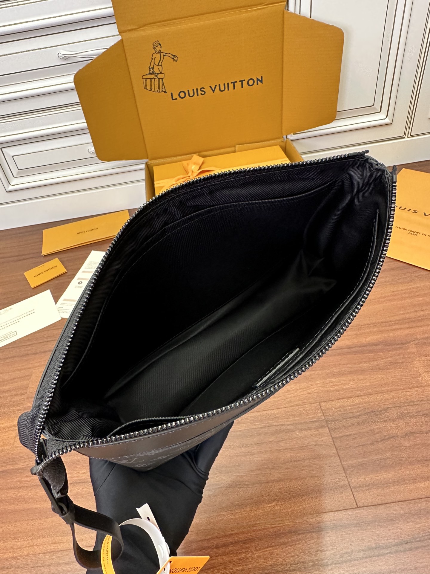 Túi NamPochette Voyage Souple m82543 Màu Đen 