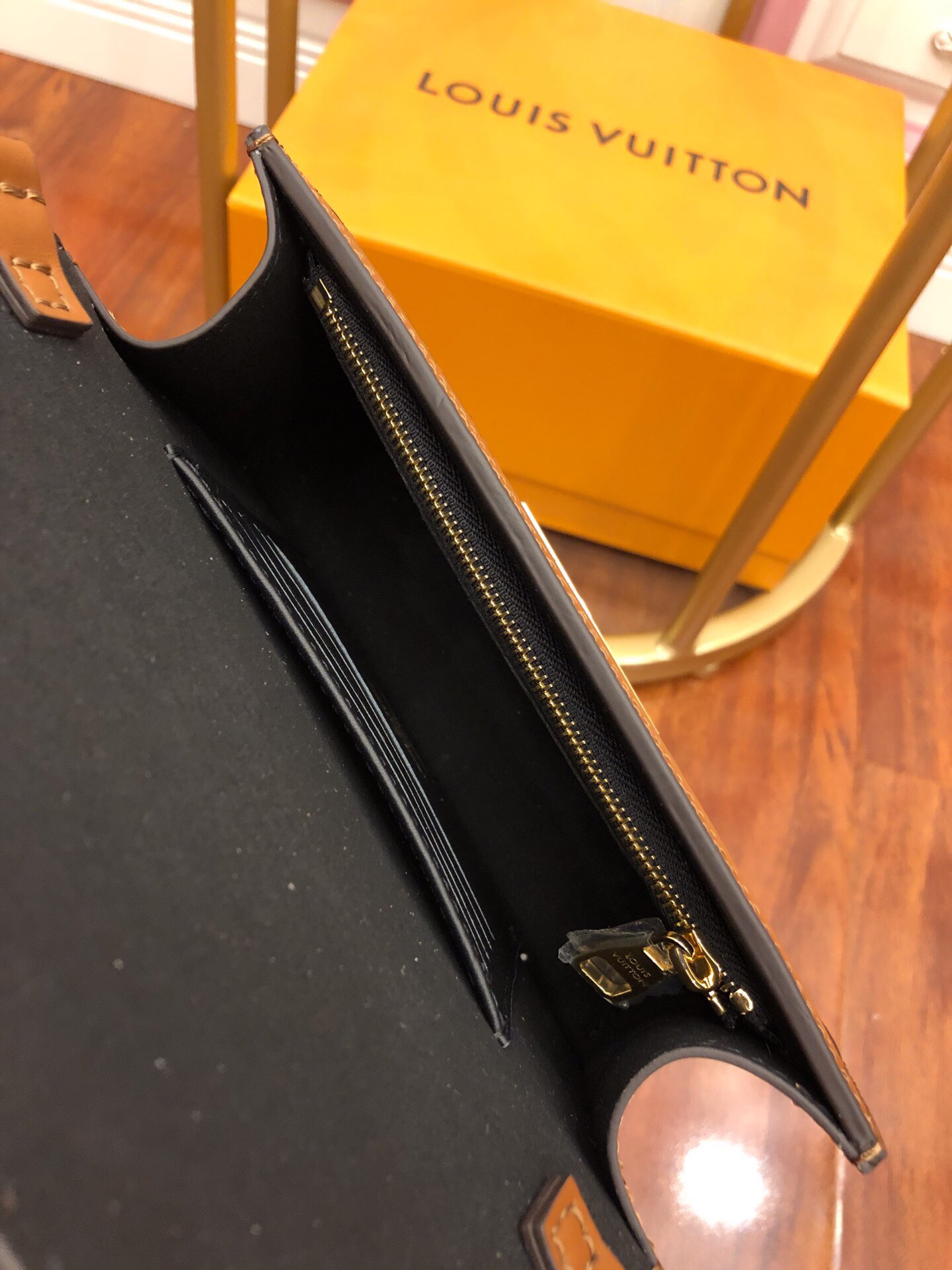 Túi Đeo Chéo Nữ Louis Vuitton LV Dauphine Chain Wallet Monogram Bag M68746 Màu Nâu