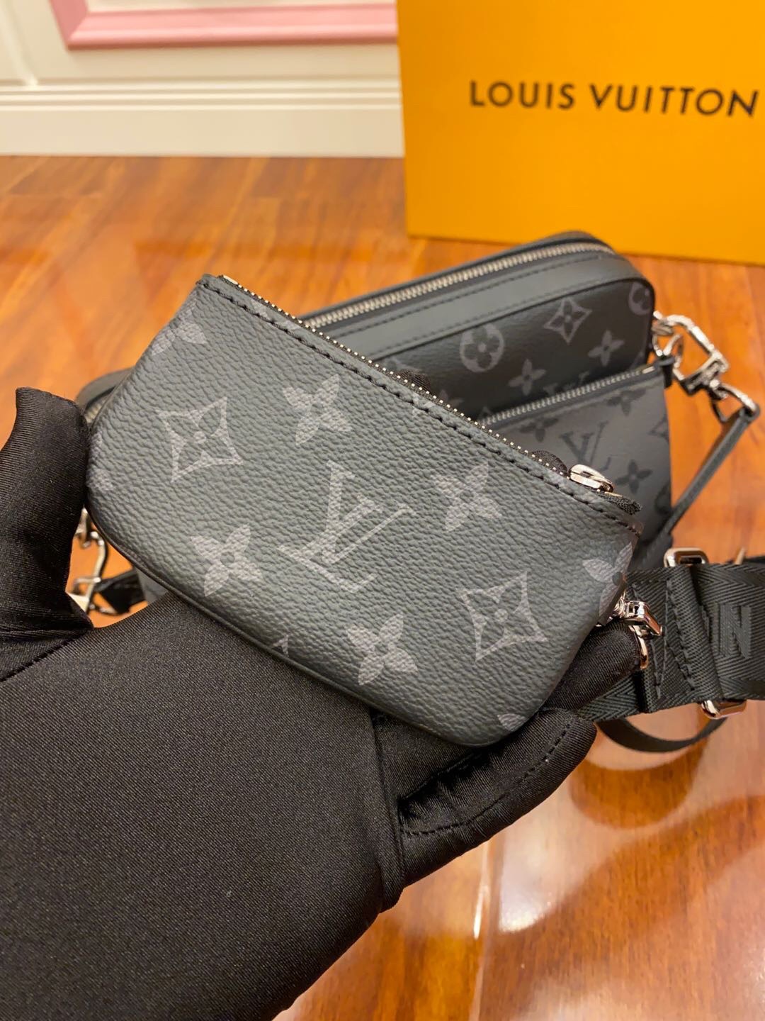 Túi Nam Louis Vuitton Trio Messenger M69443