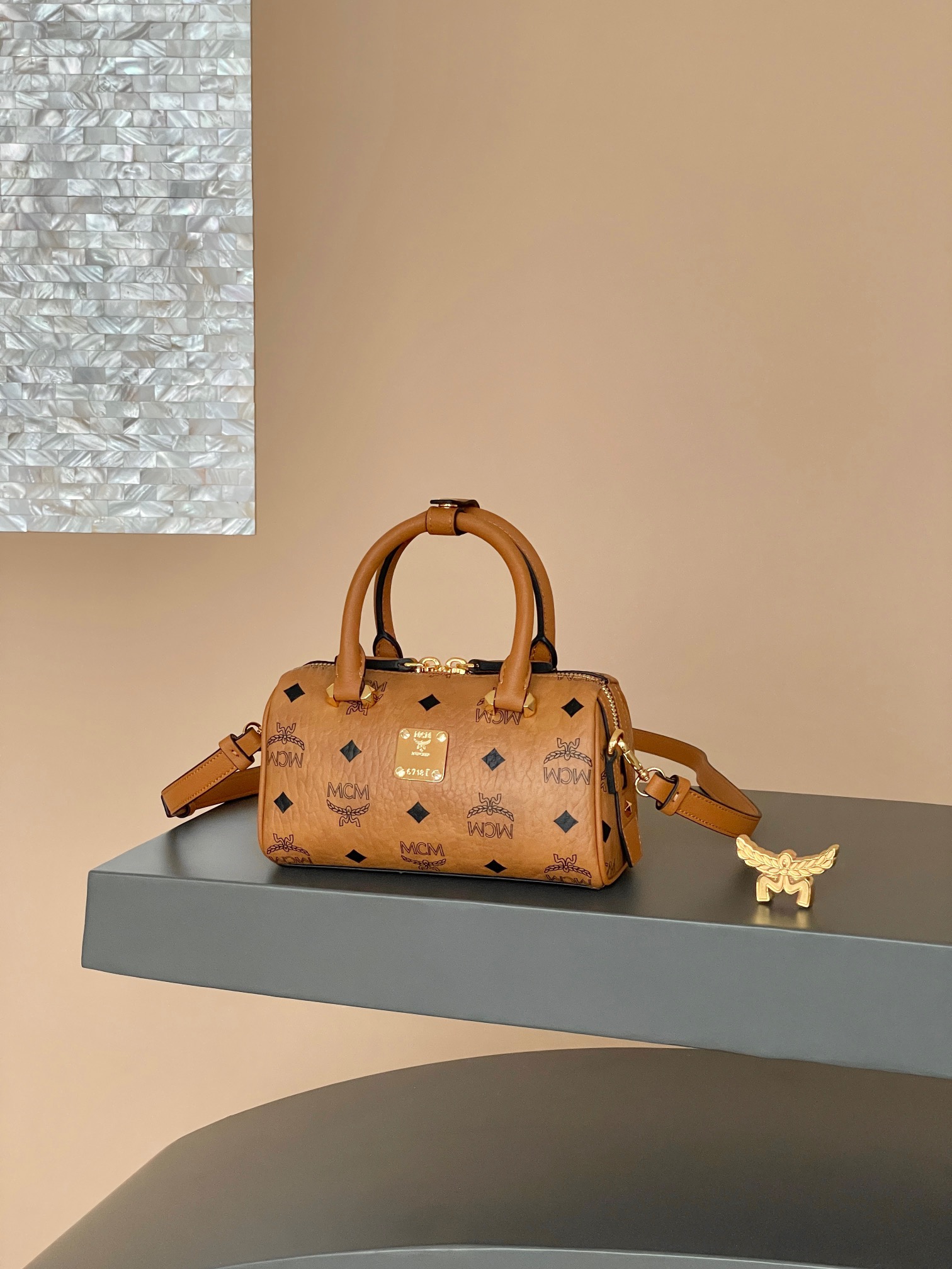 MCM AREN ESSENTIAL 03CO001 (BROWN)