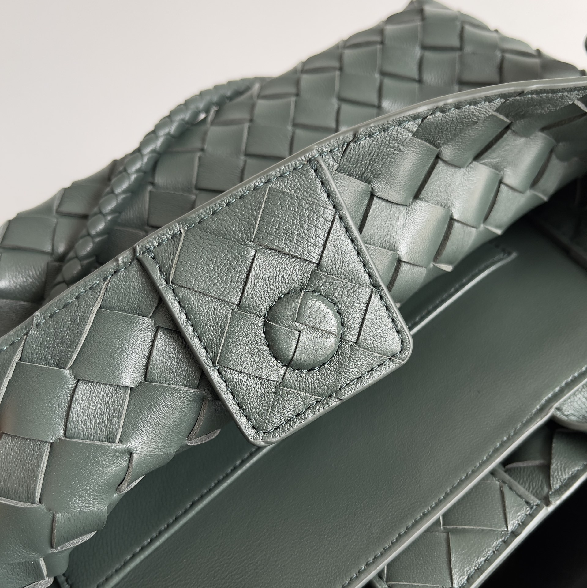 Túi xách nữ bottega veneta màu rêu 754990