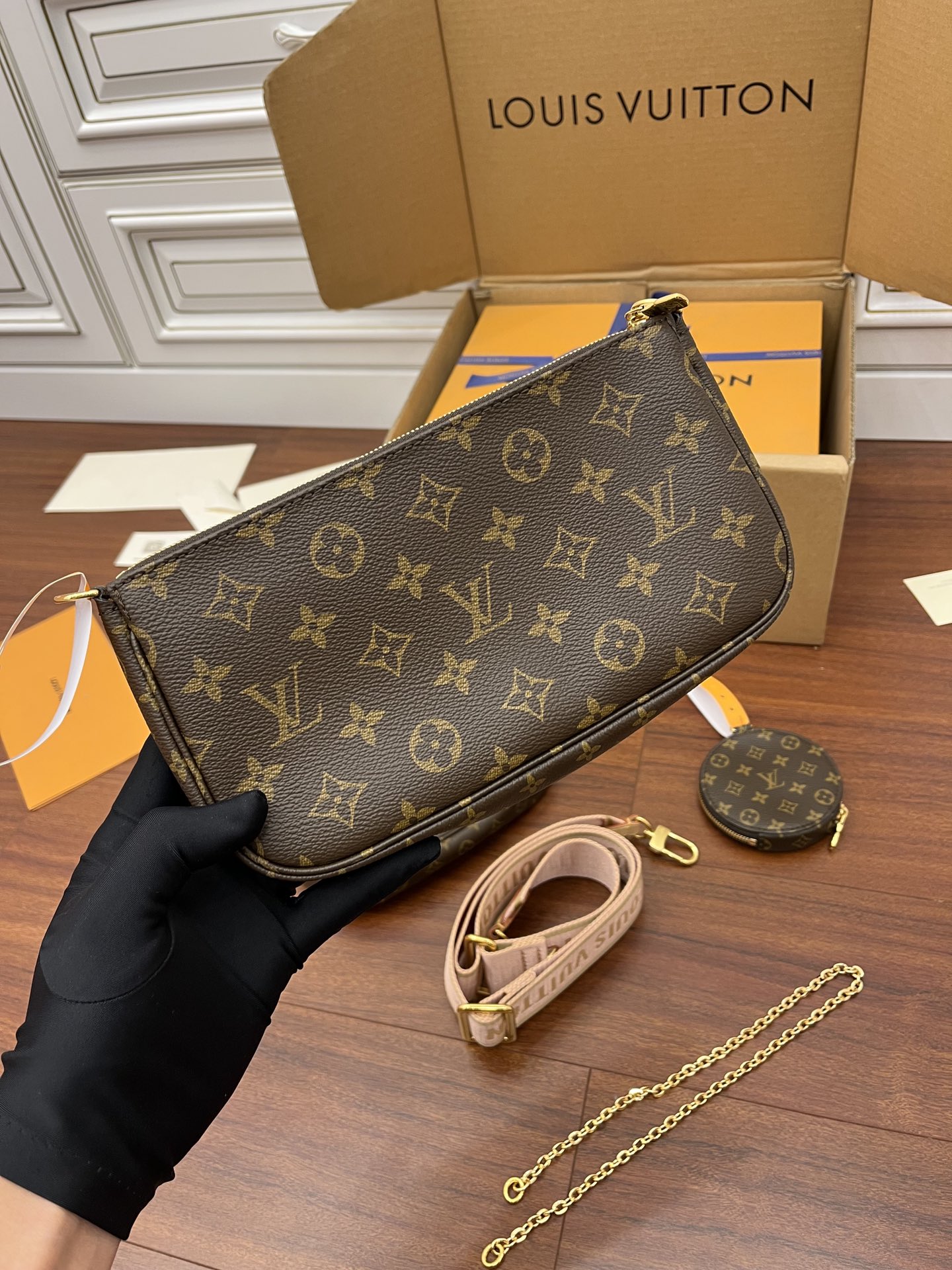 Túi Đeo Chéo Nữ Louis Vuitton LV Multi Pochette Accessoires M44840 Màu Nâu Dây Hồng