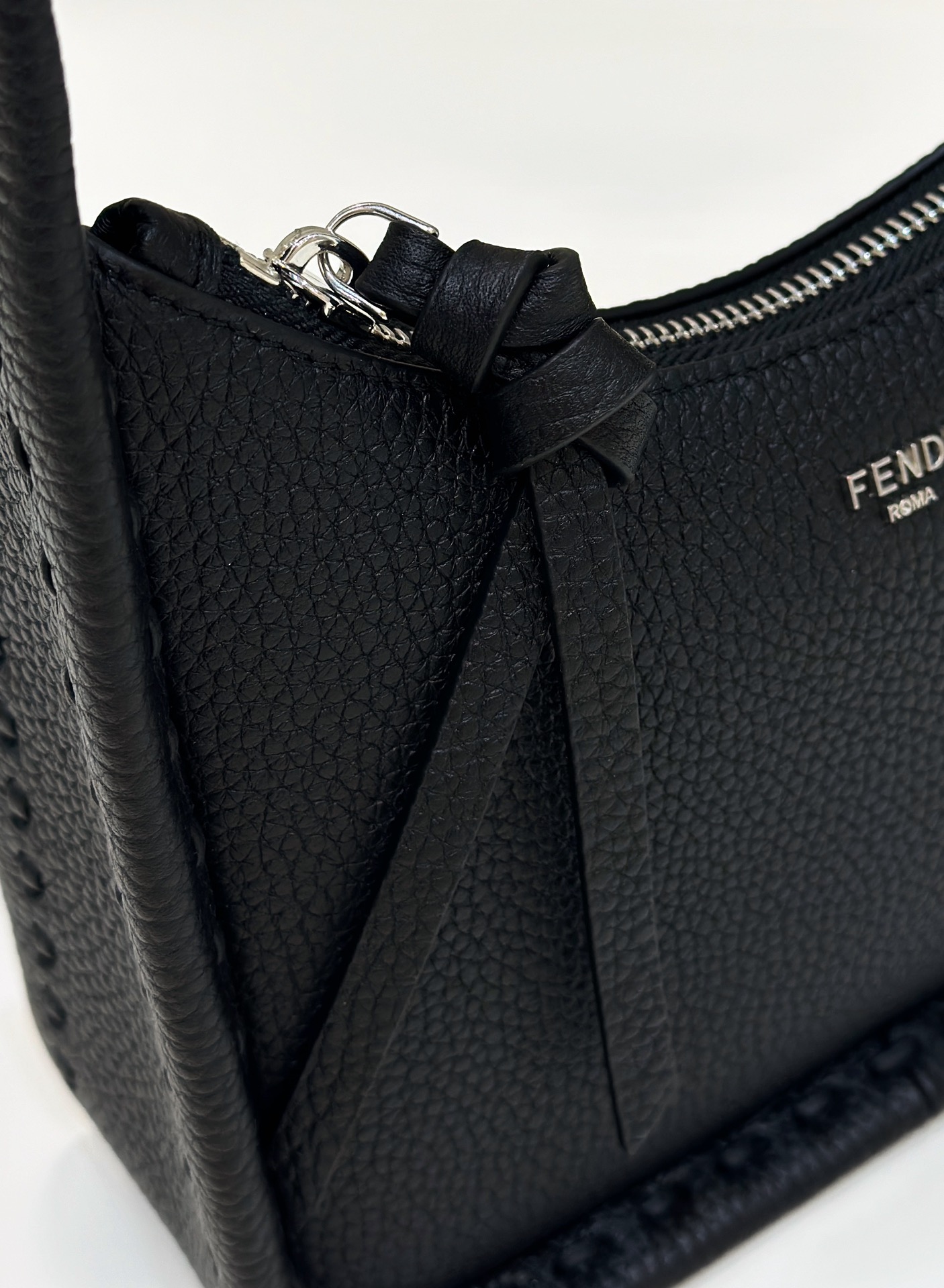 TÚI XÁCH NỮ BASIC FENDI 80165 