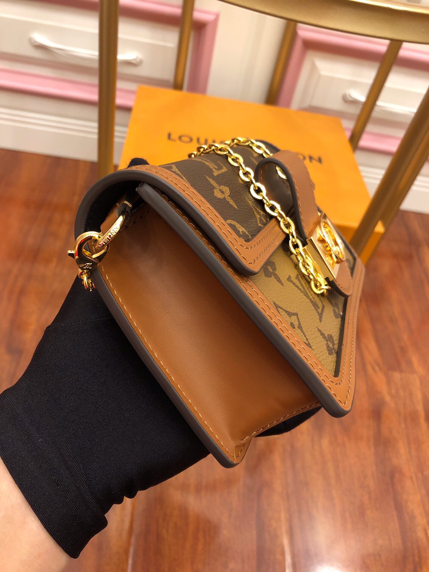 Túi Đeo Chéo Nữ Louis Vuitton LV Dauphine Chain Wallet Monogram Bag M68746 Màu Nâu