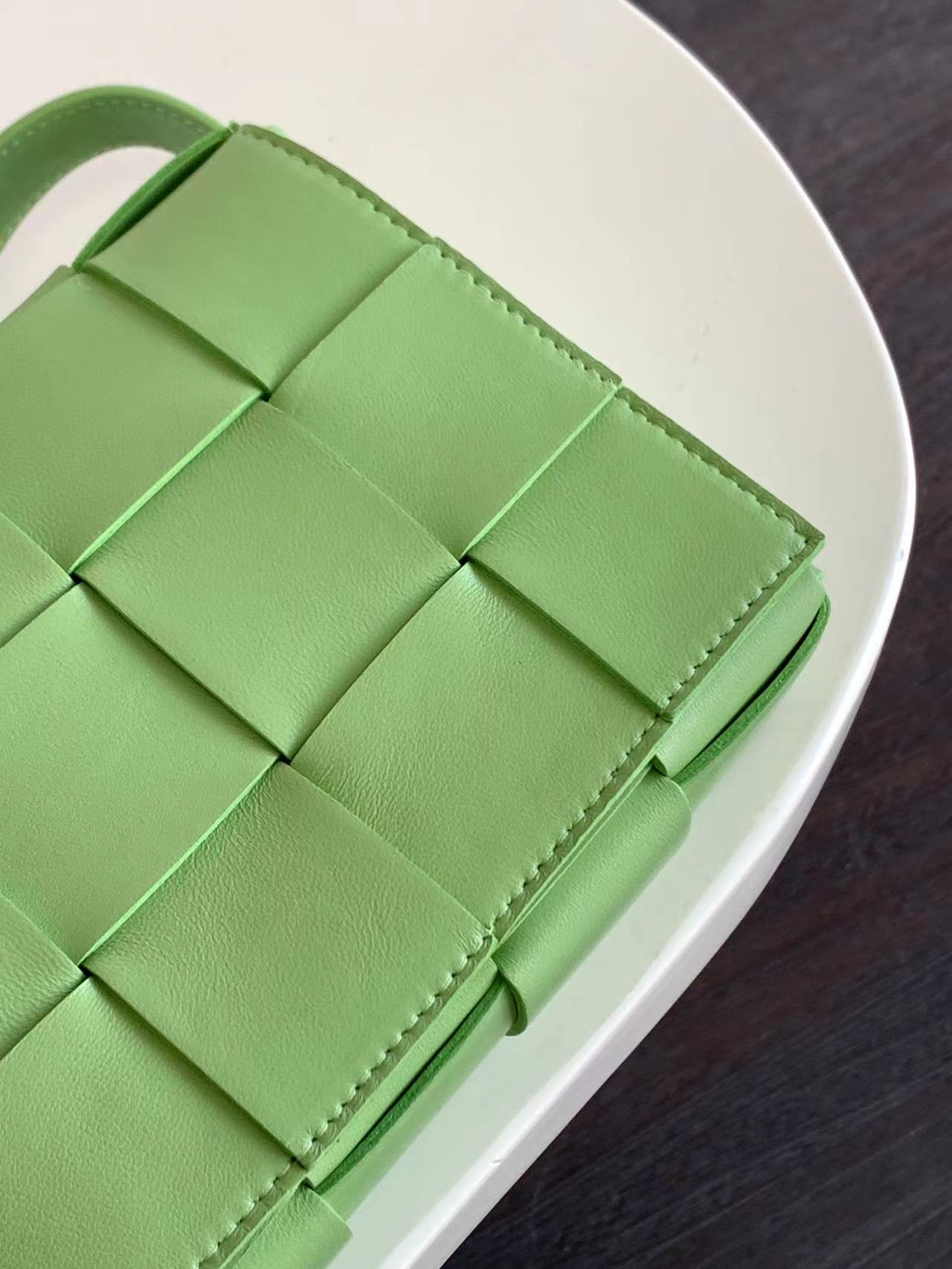 Bottega Veneta Cassette Màu Xanh Lá
