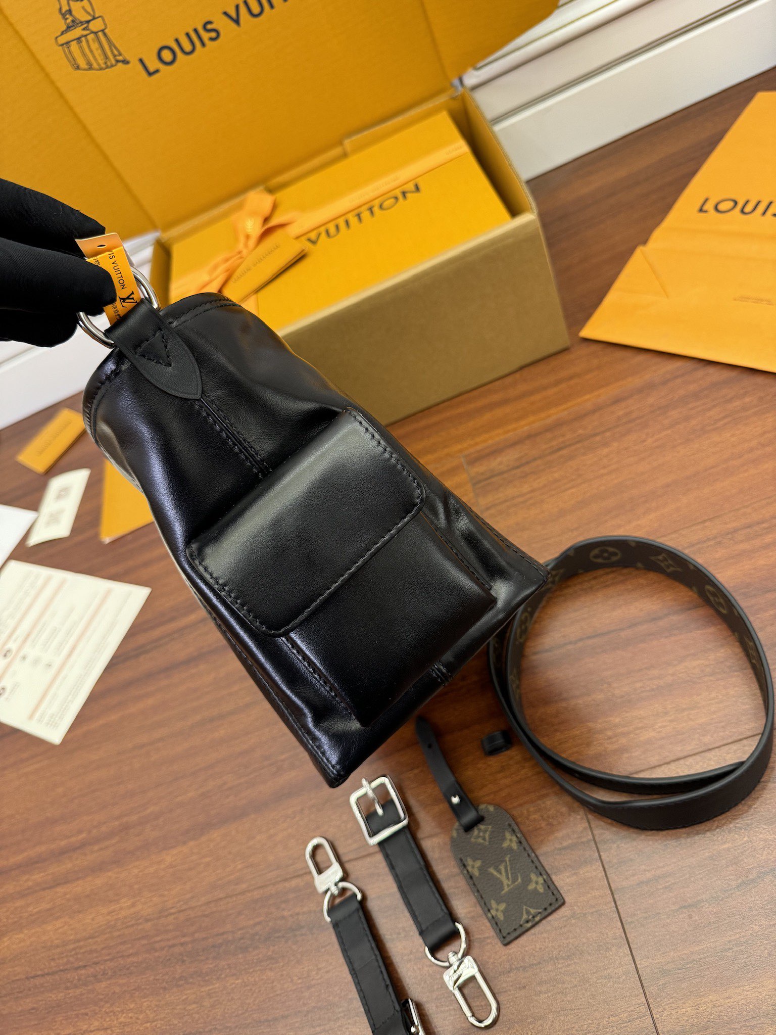 Túi Nữ Louis Vuitton CarryAll Cargo Vibe PM M24861