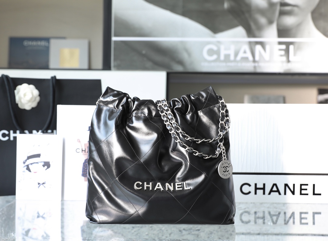 Túi xách Channel 22 bag đen dây bạc 